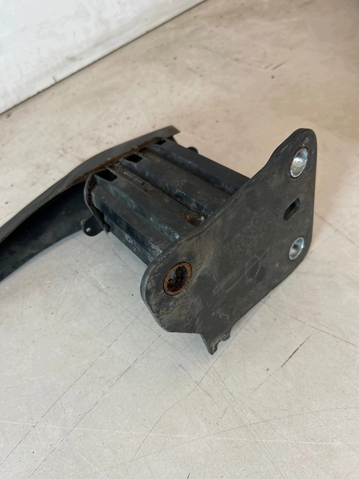 sider pillar of a bumper front lower Fiat 500L