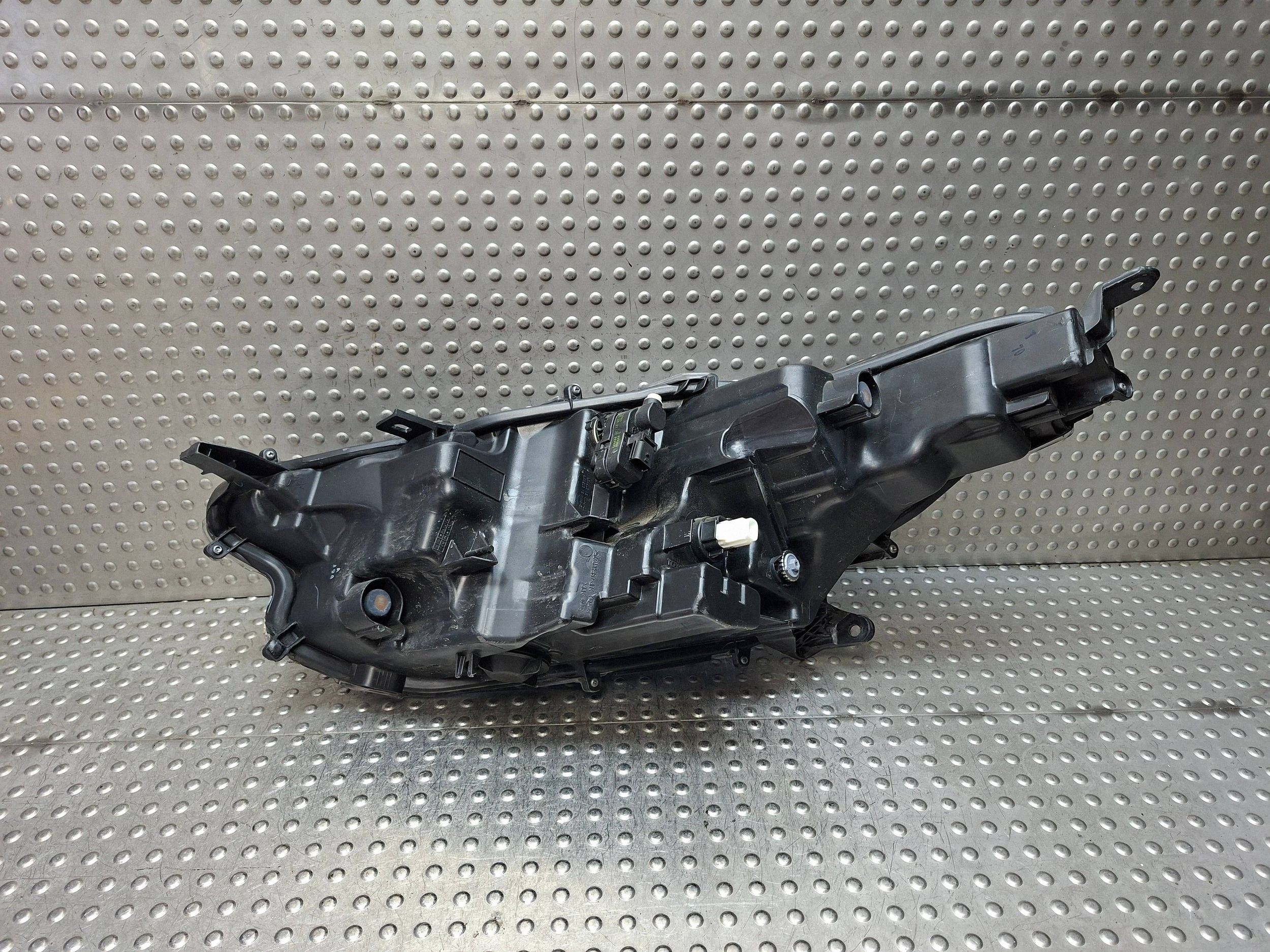 light FULL LED front right TOYOTA YARIS IV 20- 25 EU