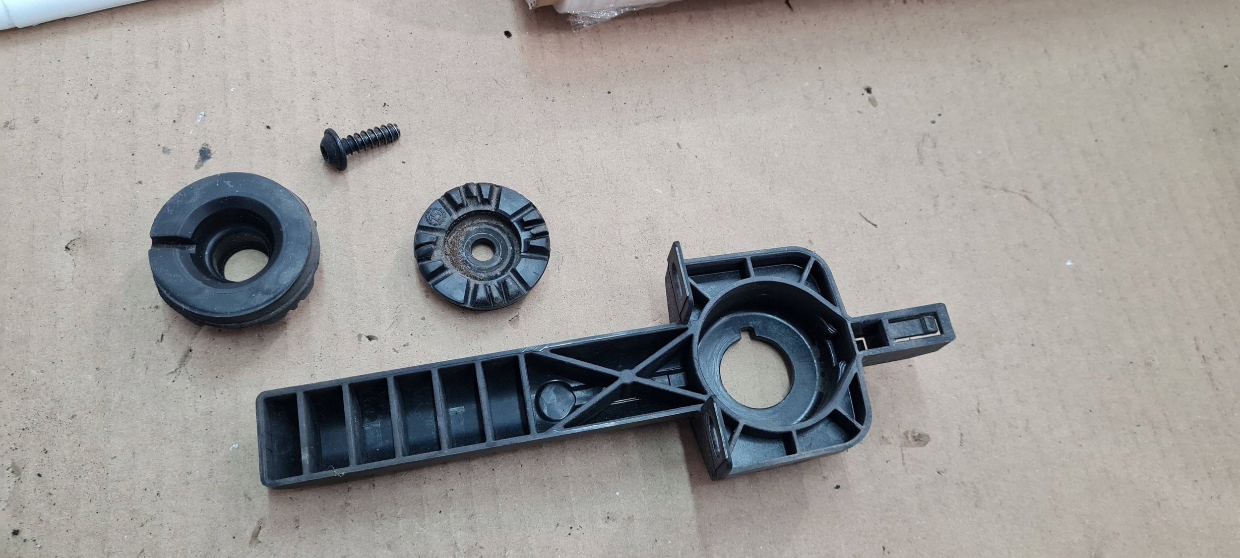 A4 B9 8W bracket hook holder radiator 8W0805201 A5 8W