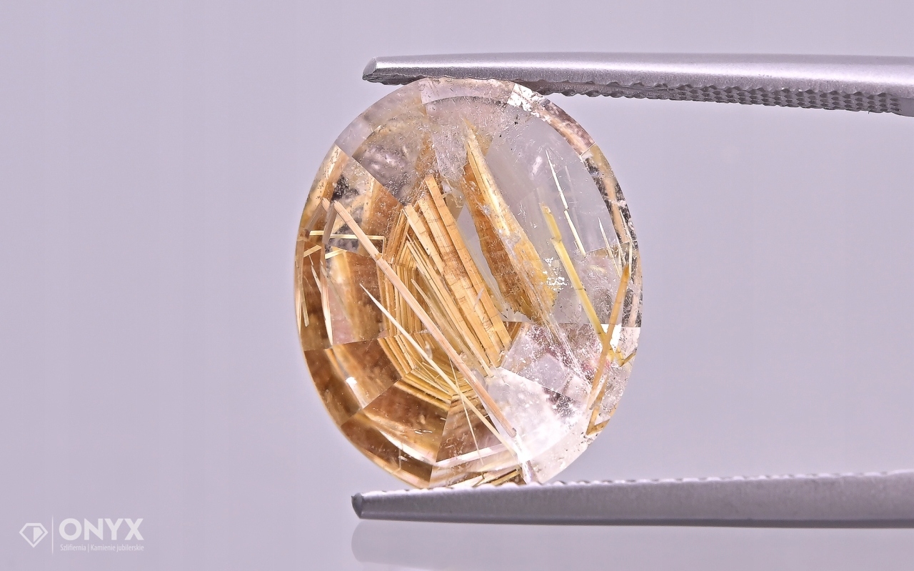 Křemen s rutilem fazetovaný ovál 15x12,5 mm