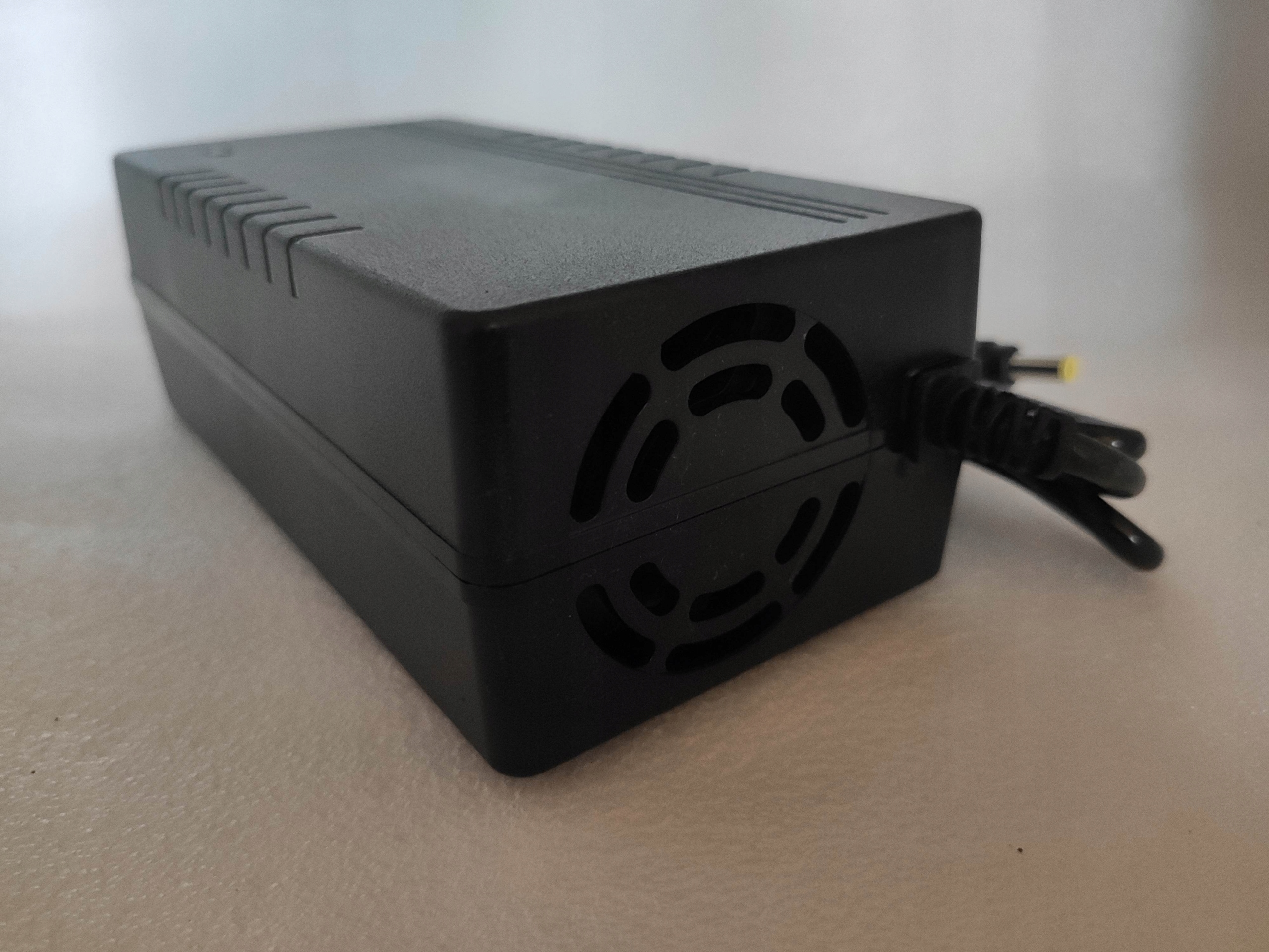 Ładowarka automatyczna do roweru 36V/42V 4A Wtyk Jack 5.5 Promocja Model 4A