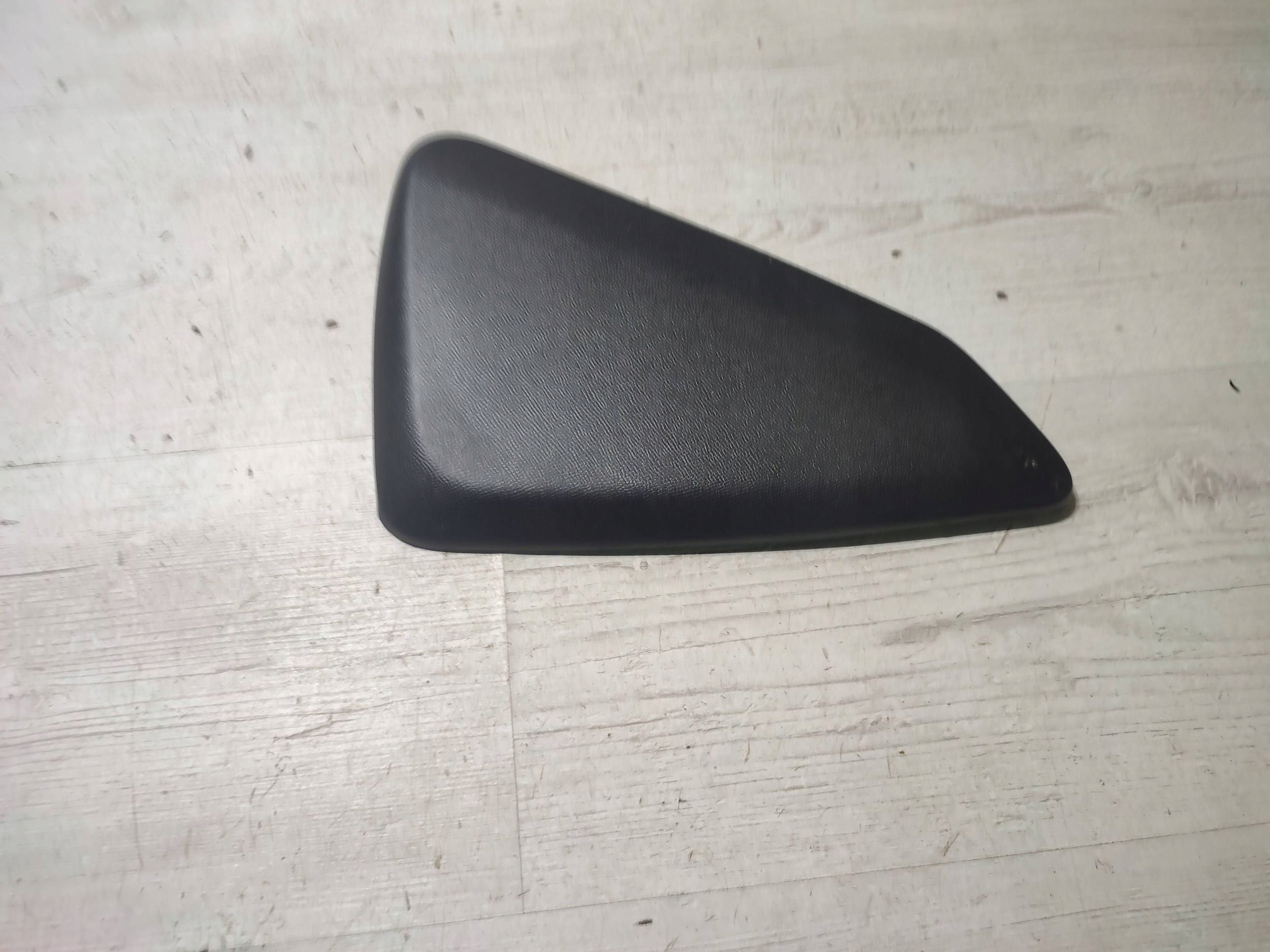 Peugeot 2008 II 2020 right side element tunelu srodkowego