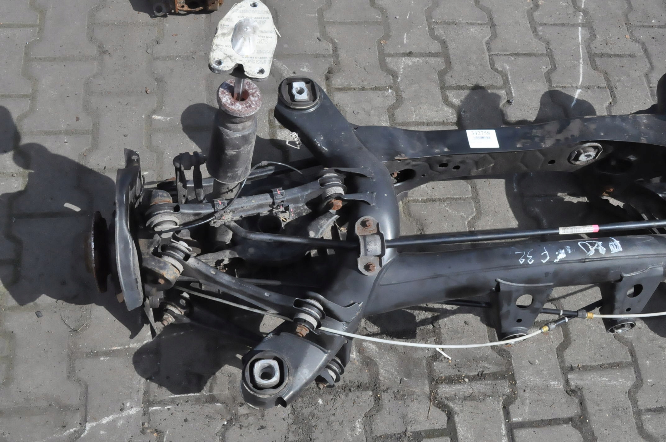 BMW 4 F32 430i 2.0 16V 252KM ZAWIESZENIE BELKA TYŁ AMORTYZATORY PIASTY Typ samochodu Samochody osobowe