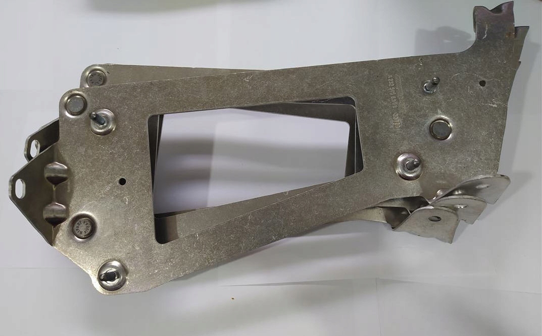 Кронштейн крепления модуля MERCEDES W232 A2325456301