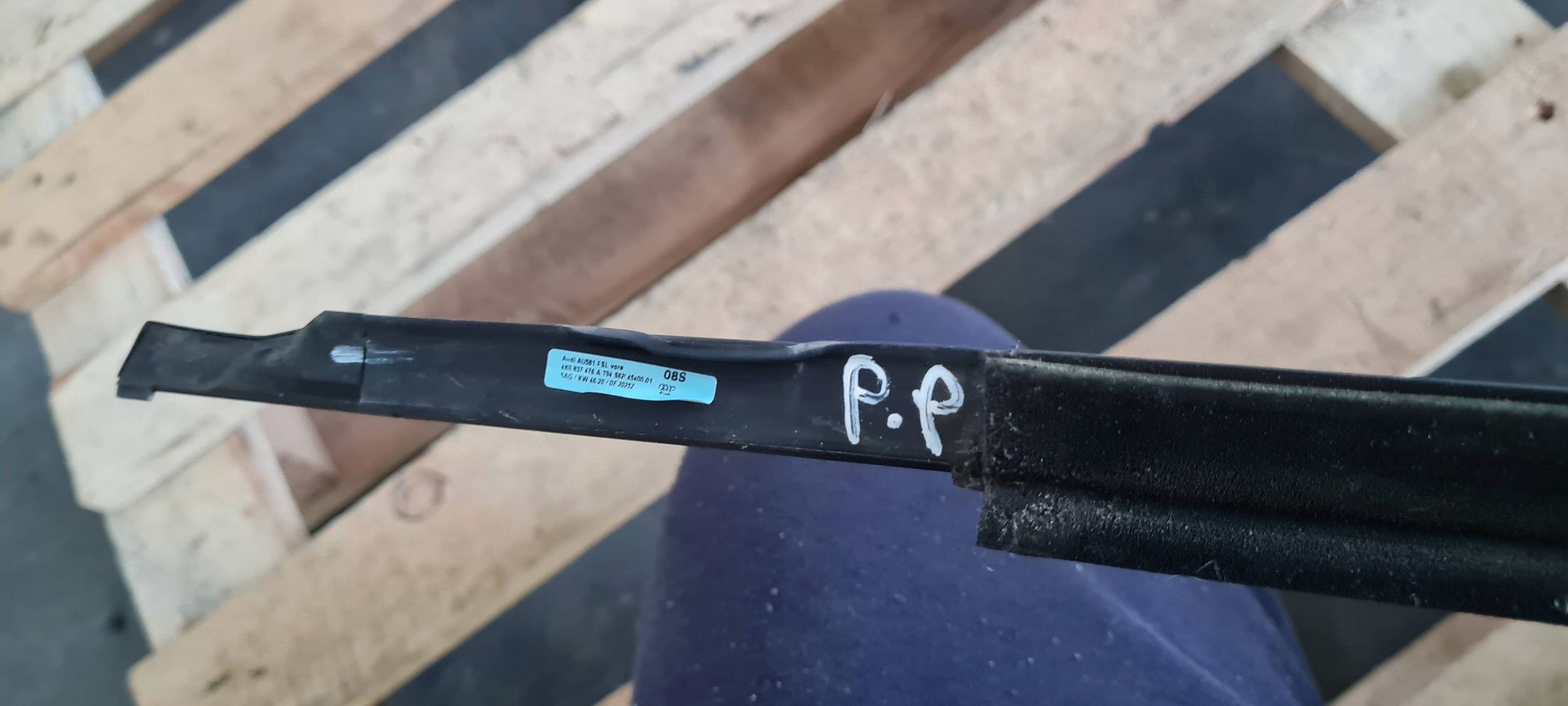 A6 C8 4K moulding dust door right right front SLINE black 4K0837476A