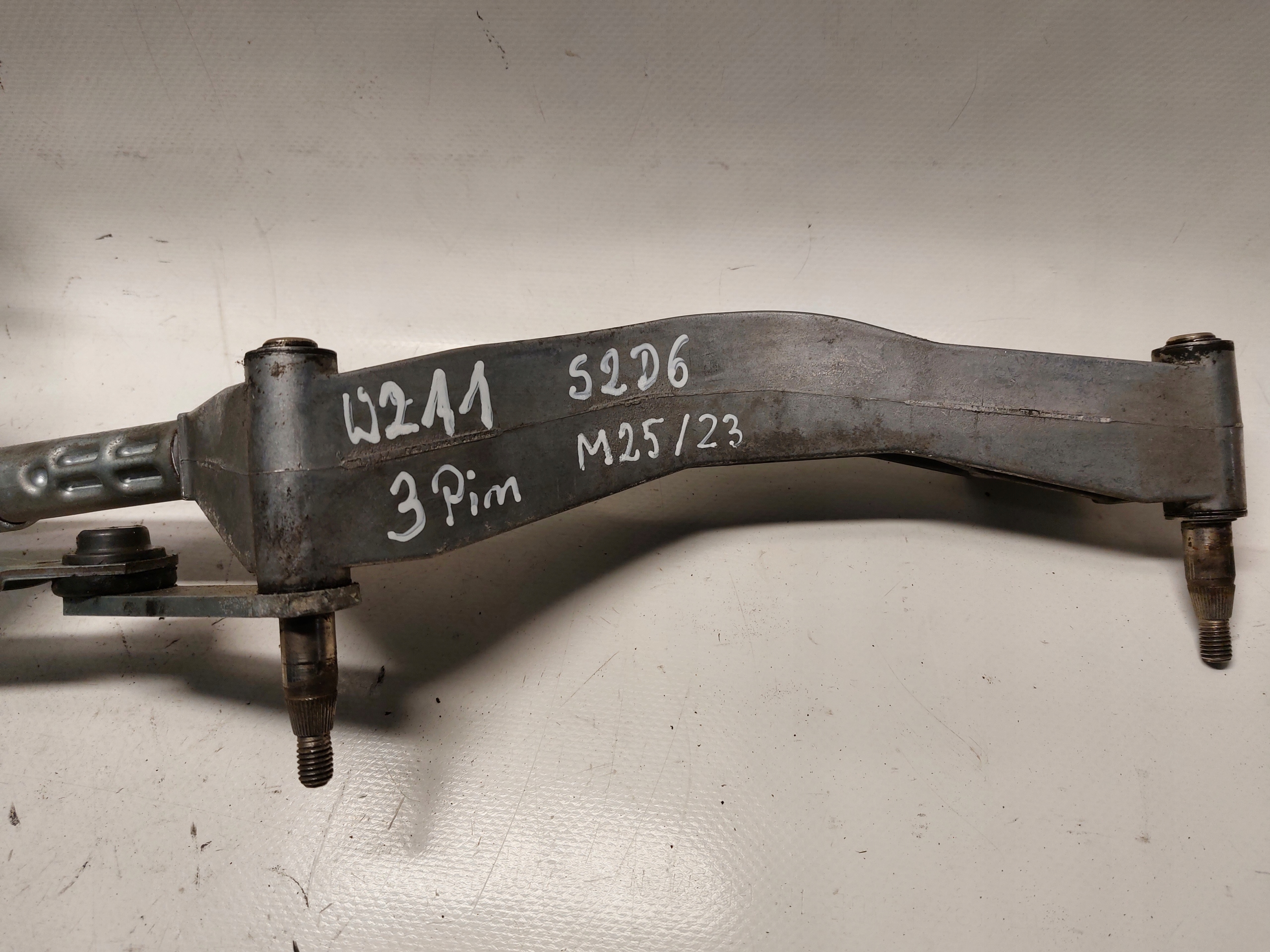 Mercedes-Benz W211 wiper mechanism front