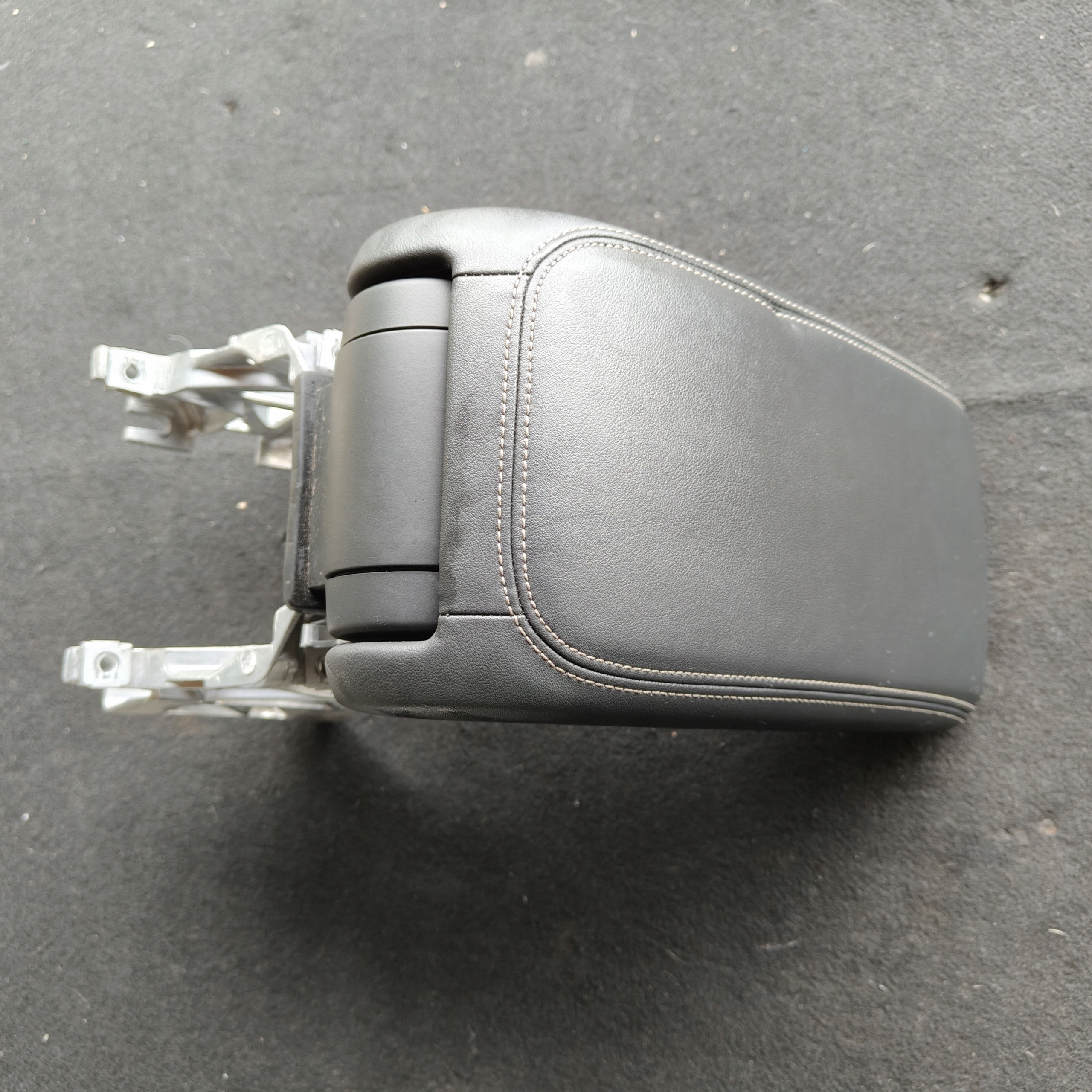 armrest leather AUDI A3 8V leather BIALA NIC S LINE