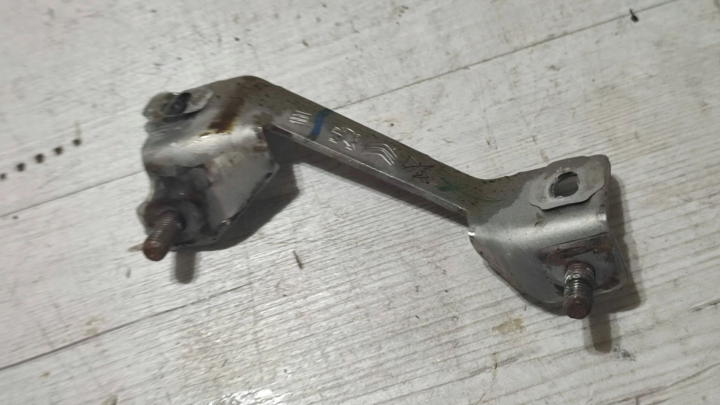 Peugeot 508 II 22r 1.2 holder bracket