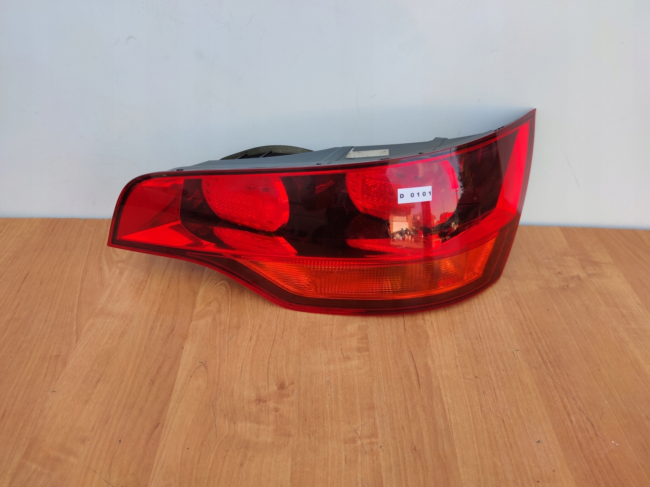 AUDI Q7 4L right light rear part rear CIEMNY the centre