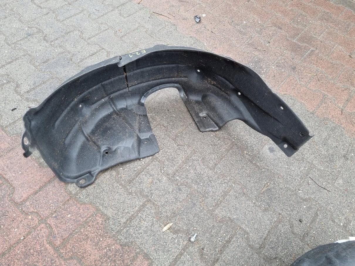 NADKOLE PRAWY TYŁ TOYOTA COROLLA E21 KOMBI