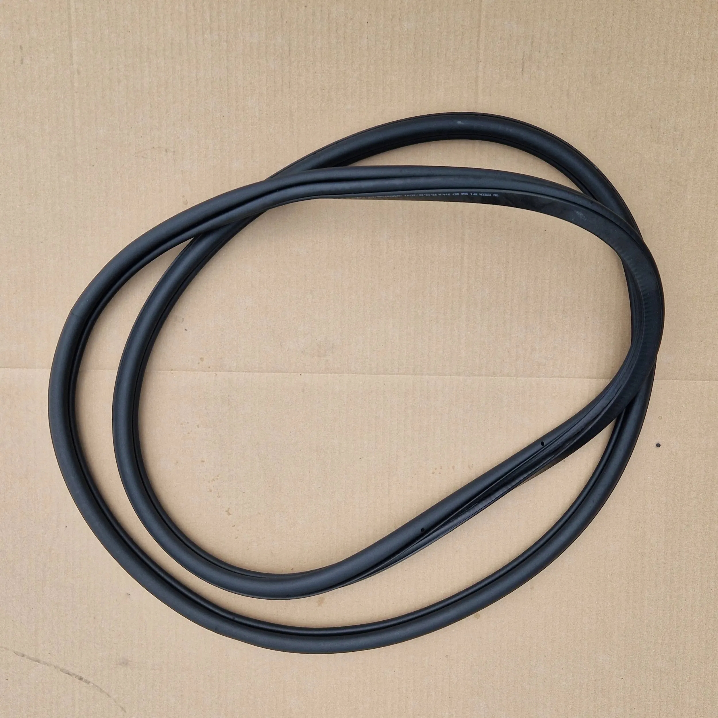 КУПИТЬ УПЛОТНИТЕЛЬ ДВЕРИ ПРАВЫЙ ЗАД. VW GOLF VII 12- ОРИГИНАЛ