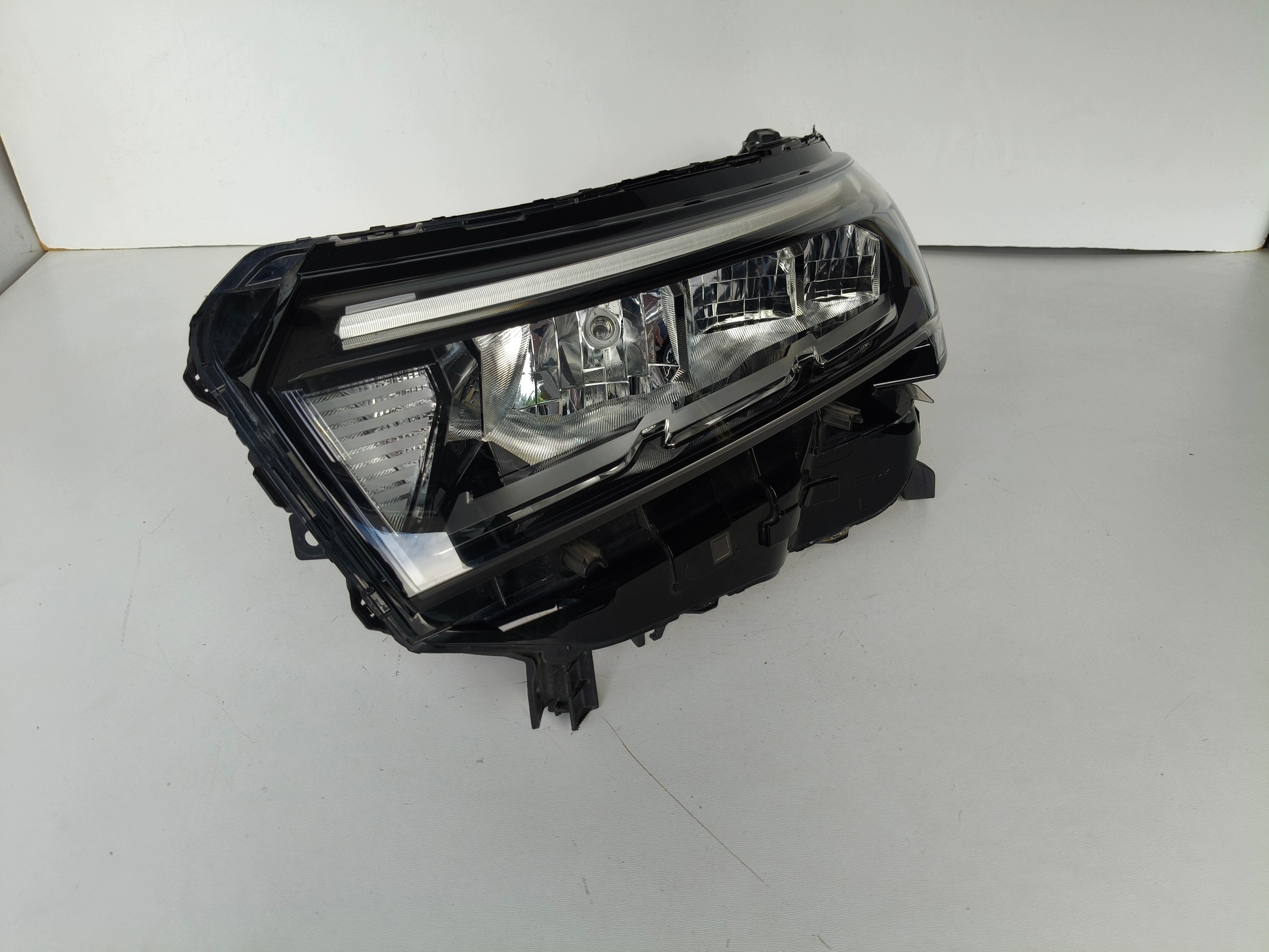 light left REFLEKTOR NISSAN TOWNSTAR 22- LED
