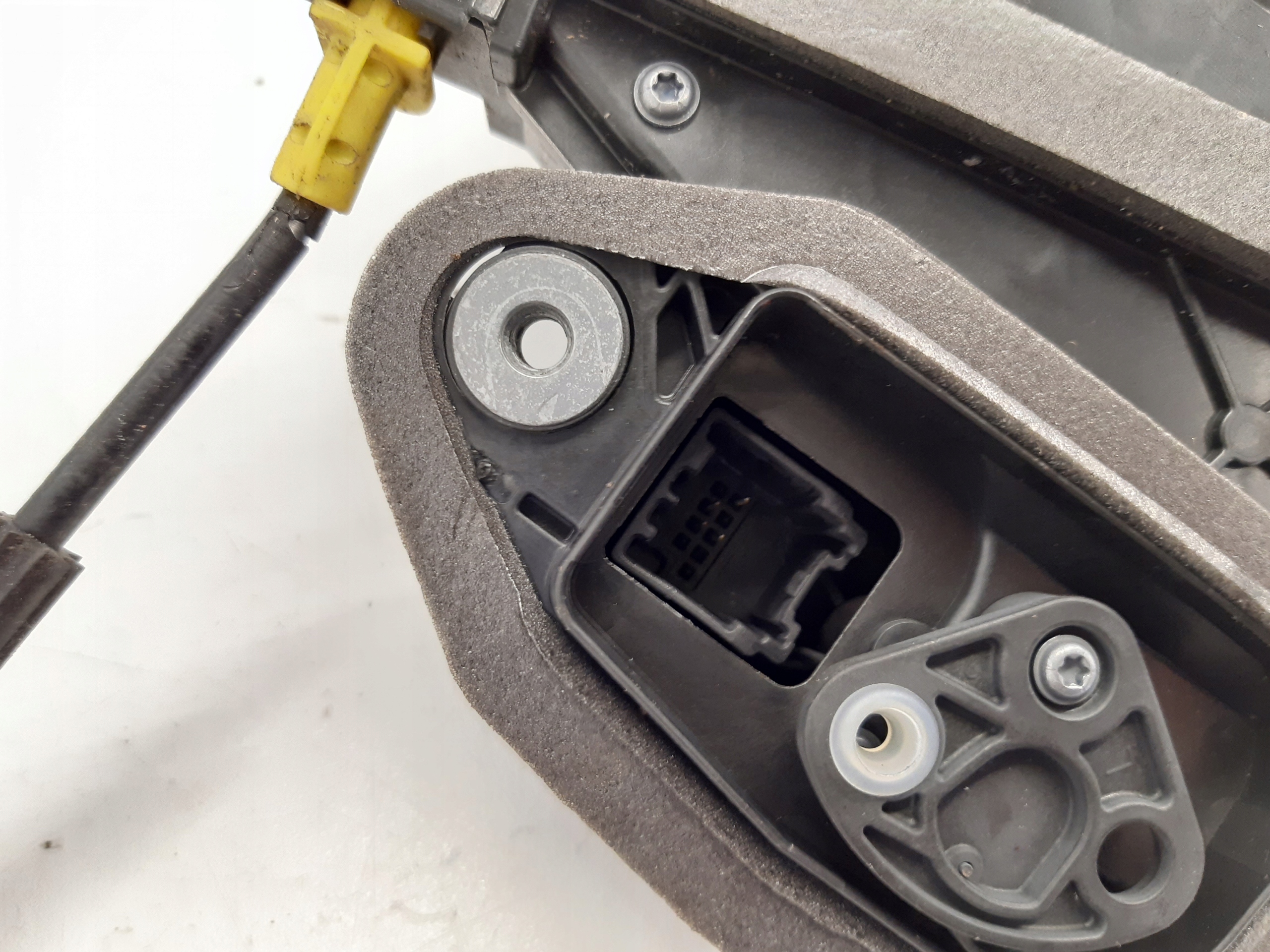 lock left rear part 13598366 Opel Astra J