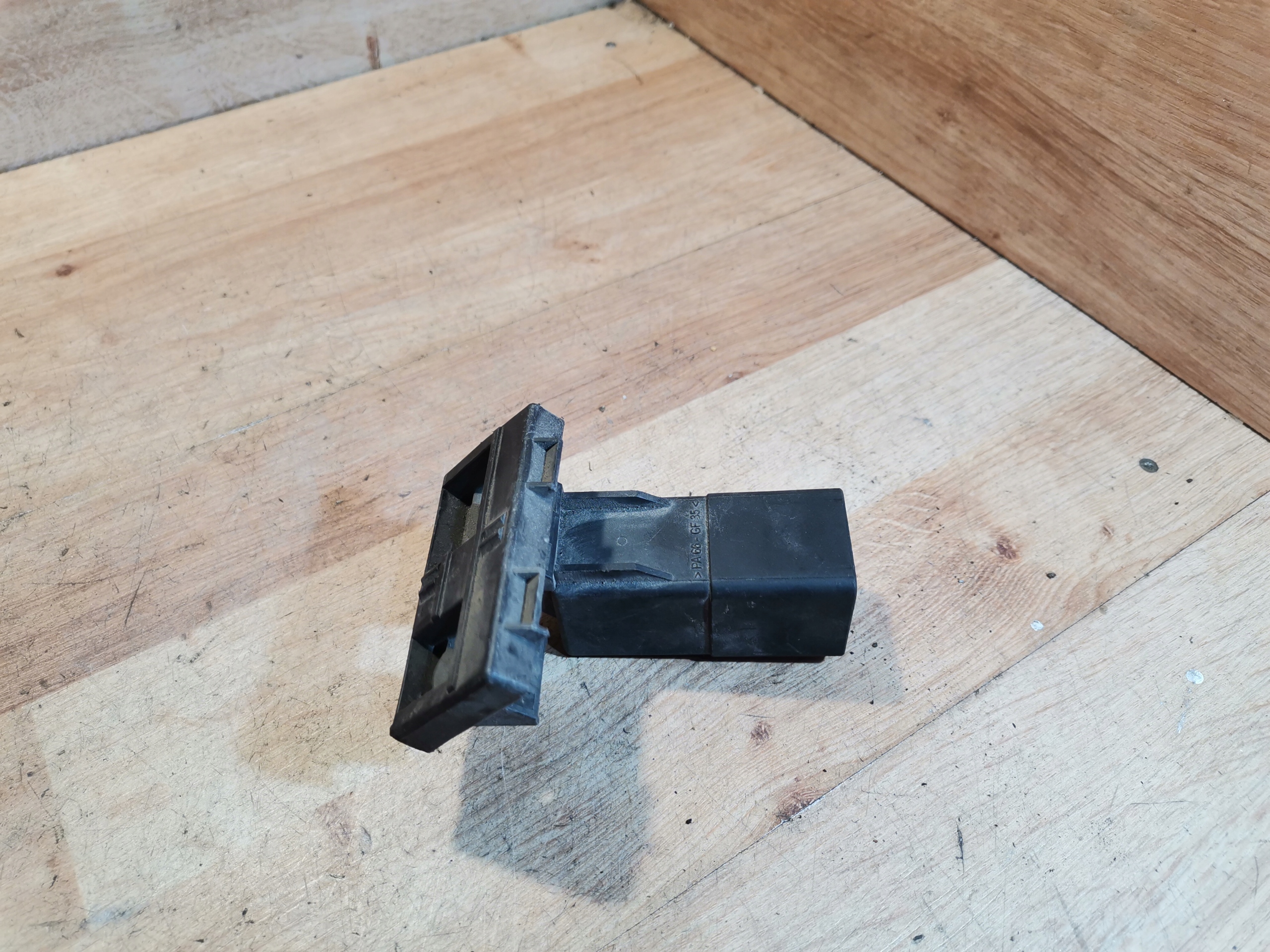 relay plugs VW SEAT SKODA AUDI 038907281D