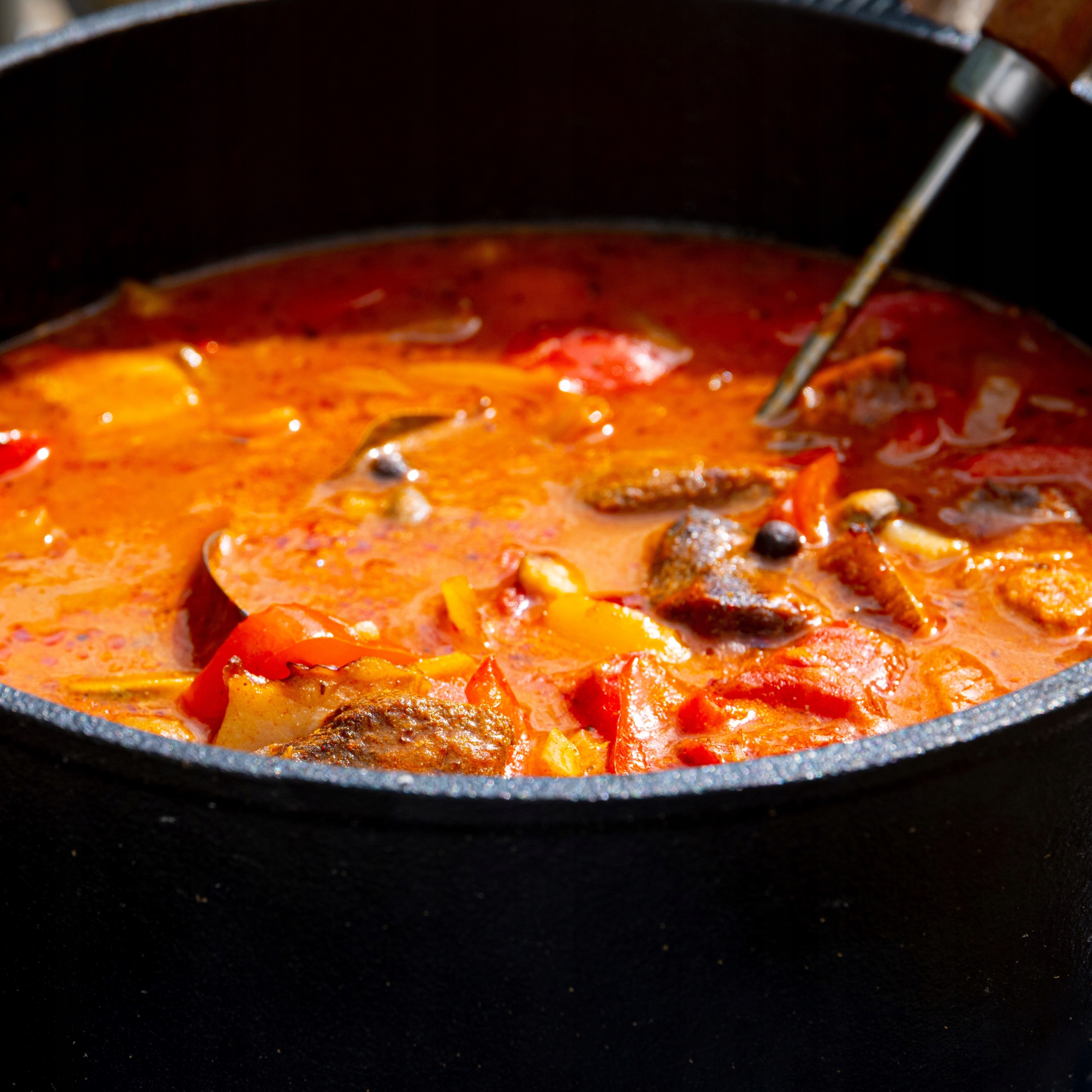 KOCIOŁEK ŻELIWNY 4L GARNEK MYŚLIWSKI NA OGNISKO Rodzaj stojący