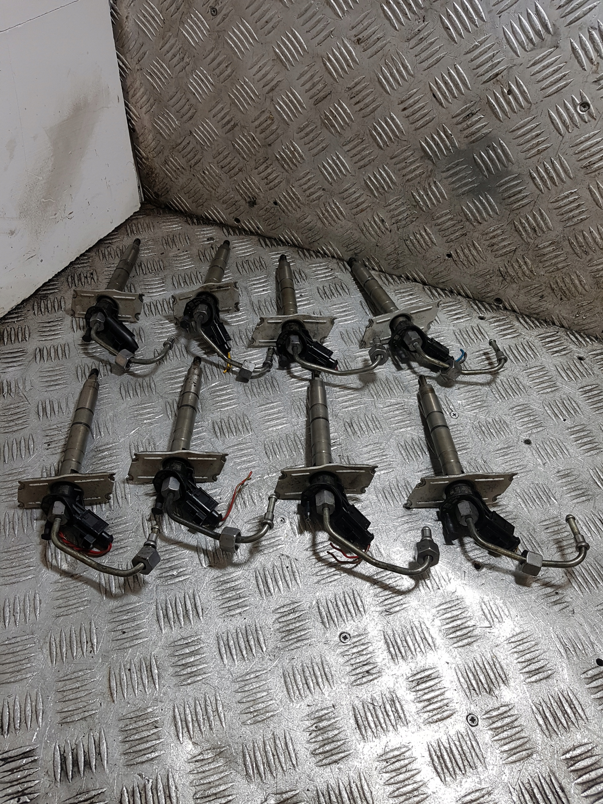 Einspritzdüse Einspritzdüse KOMPLET AUDI Q7 4.2TDI 057130277AG