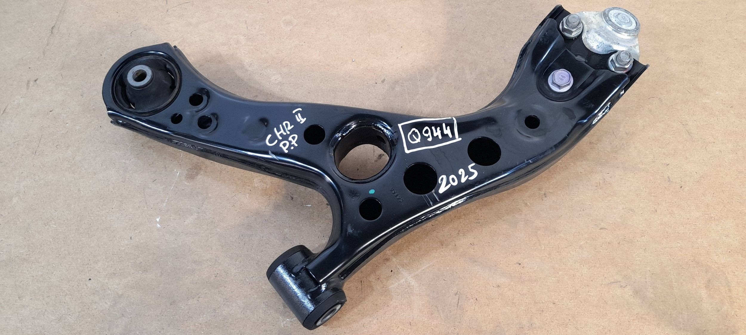 Toyota C-HR II 2025r arm front right (Q944)