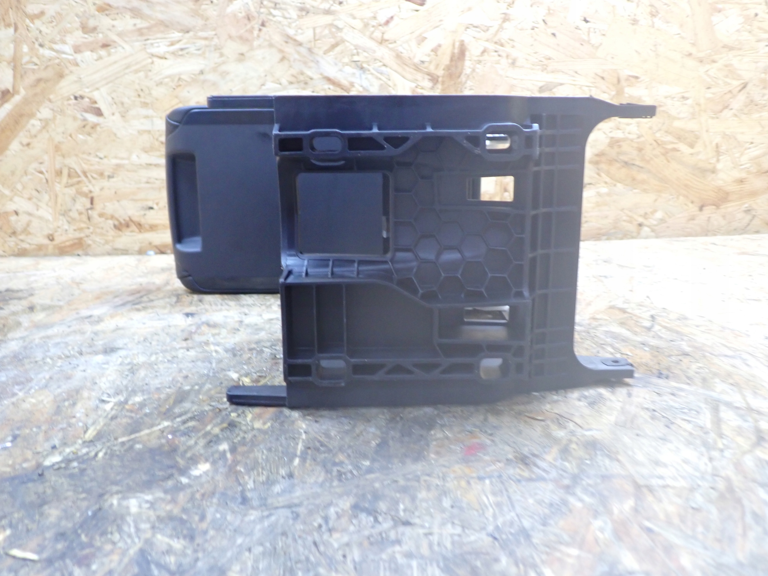 подлокотник SKODA OCTAVIA III 2019 европа 4X4 универсал 5E0864207