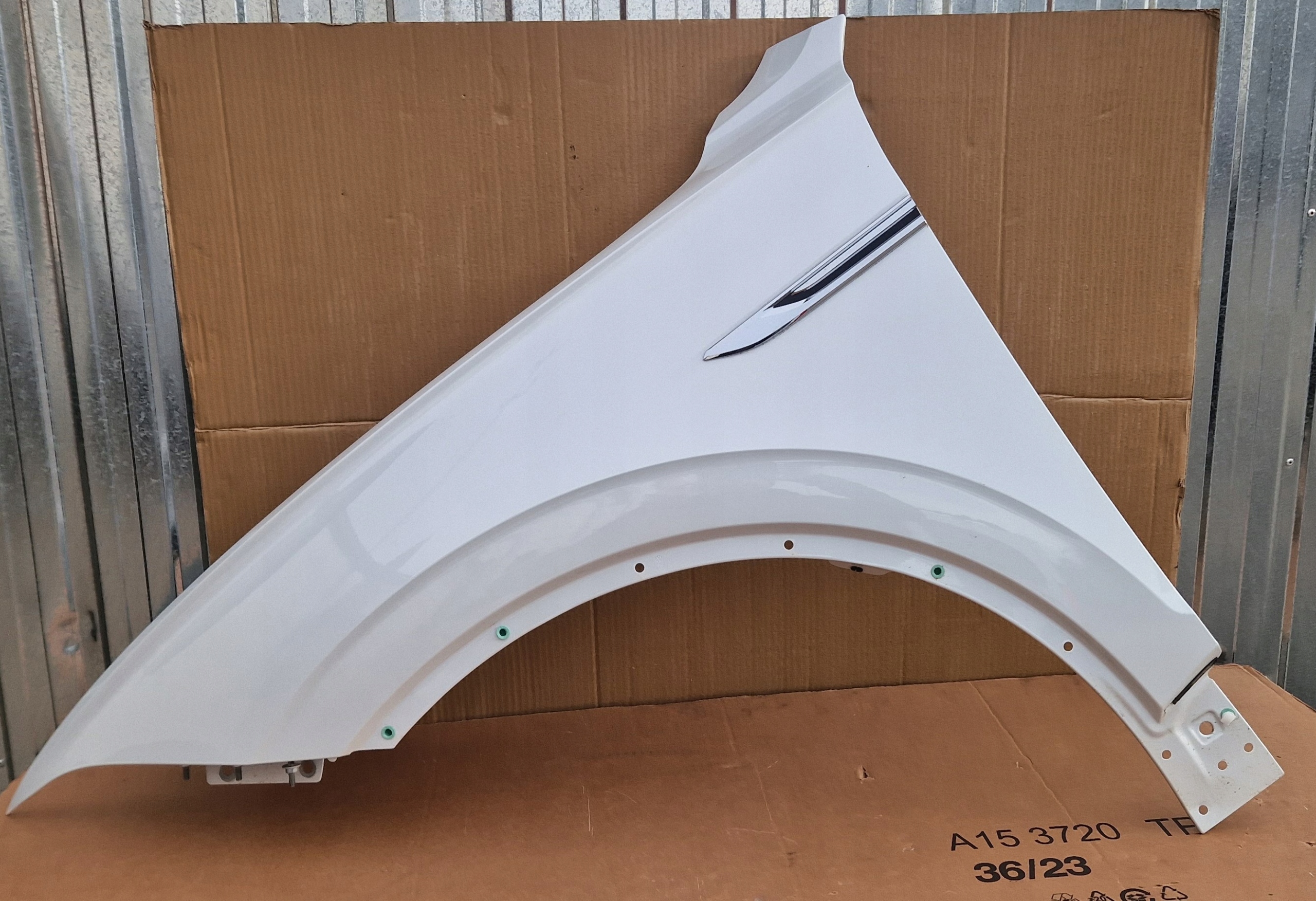 parafango TOUAREG 2018- W colore LOK1 L0K1 IDEAL Originale