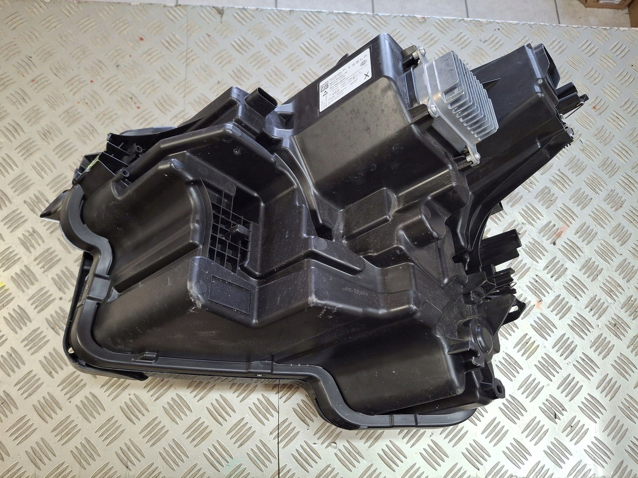 light right front FULL LED TESLA Y JUNIPER 2024R->