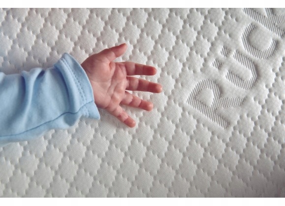 MATERAC DO GONDOLI BUGABOO HARTAN MAXI COSI NUNA THULE VALCO BRITAX I BEBE Długość 77 cm