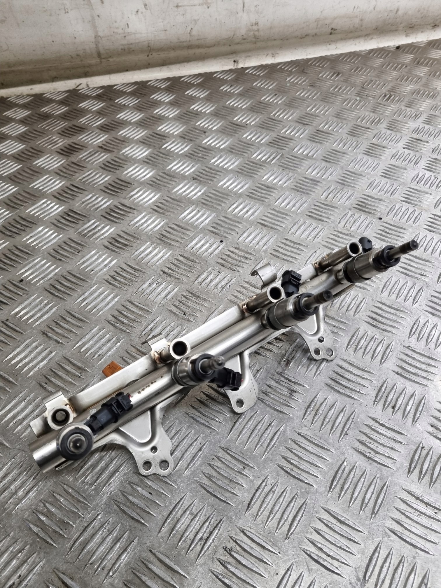 Rampe injection AUDI TT 2.0 TFSI