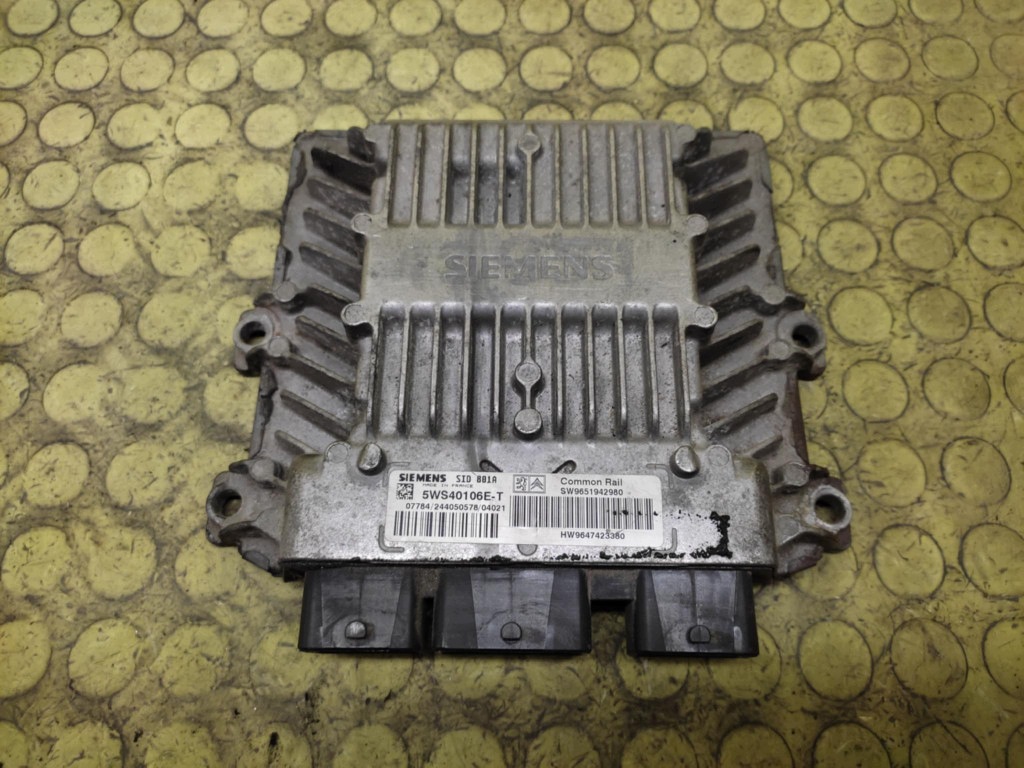 PEUGEOT PARTNER unité de commande électronique uce moteur 9651942980