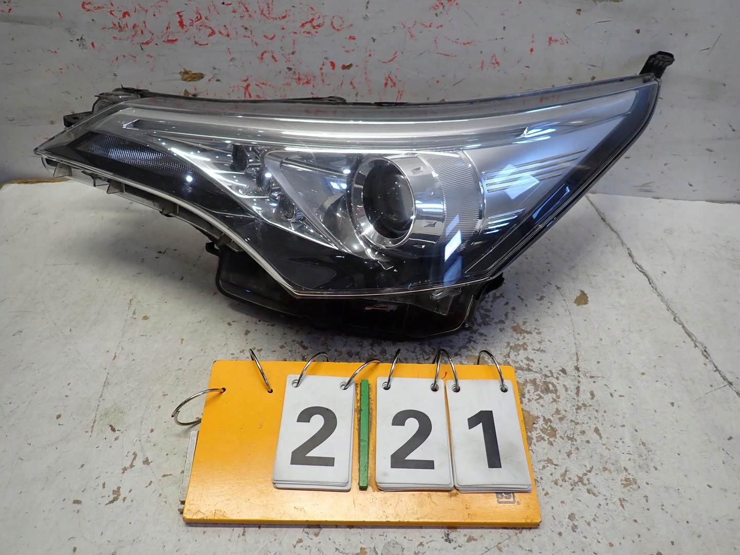 light front front left TOYOTA AVENSIS T27 LIFT 2015- LED