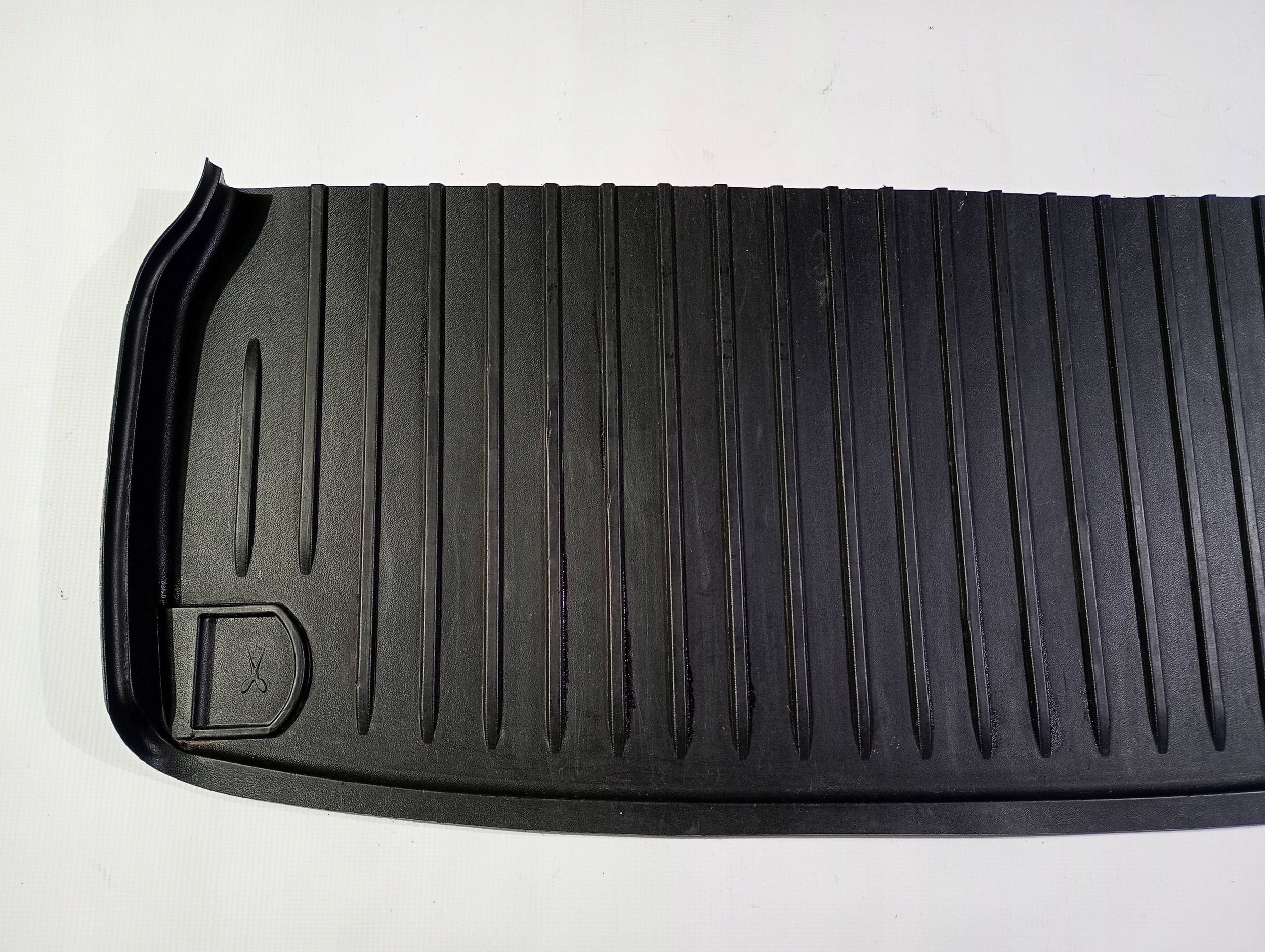 mats boot cover mata rubber Ford Explorer VI 2020
