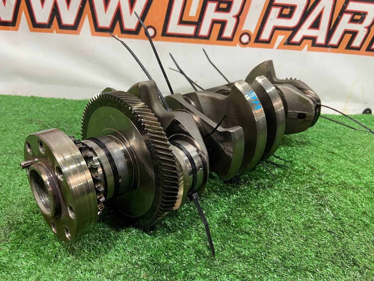 WAŁ KORBOWY DISCOVERY L550 2.0B K4P3-6011-BA IGLA Producent części Land Rover OE