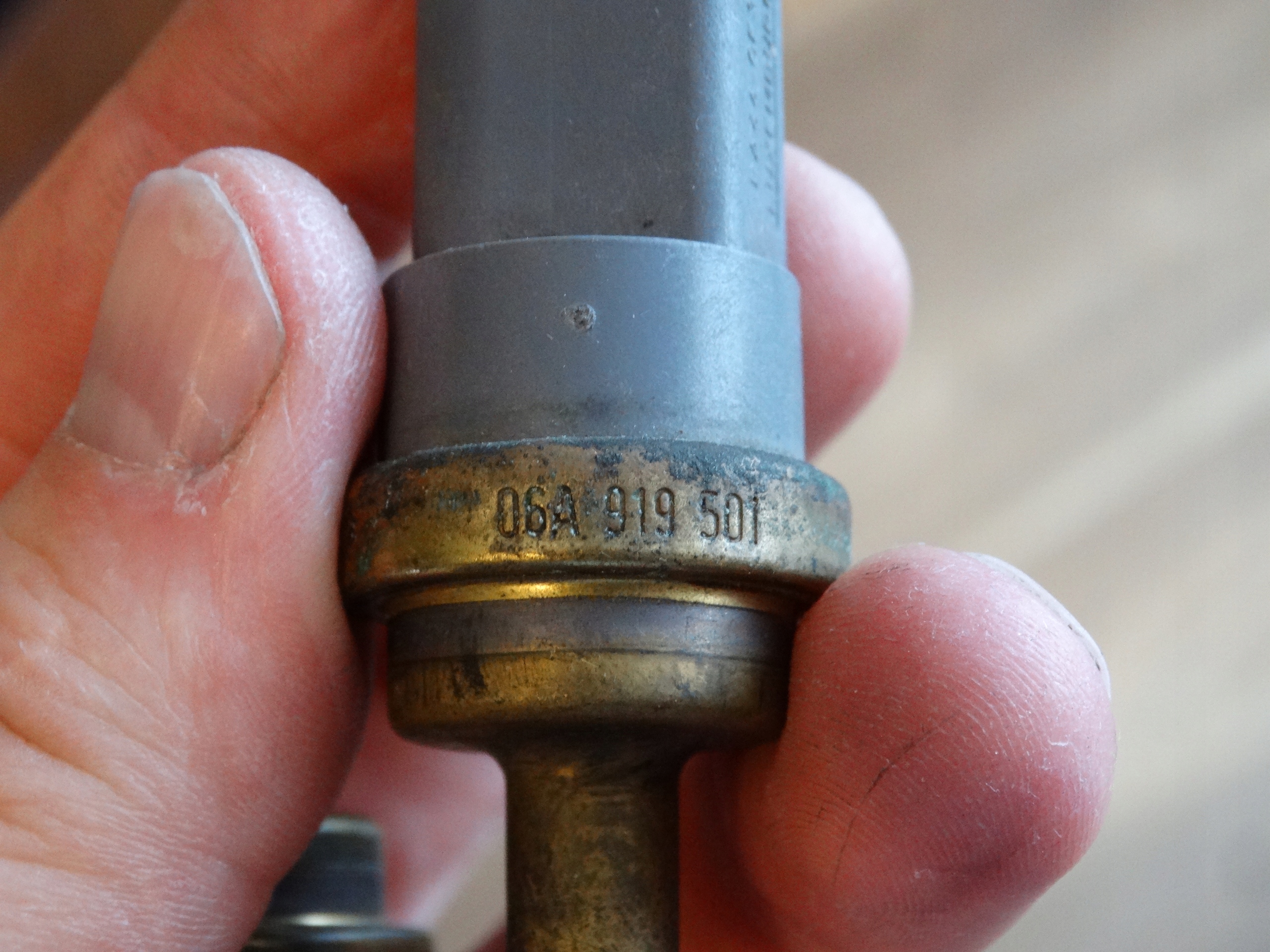 Sensor TEMPERATURY des Gasses VOLKSWAGEN TOUAREG 06A 9