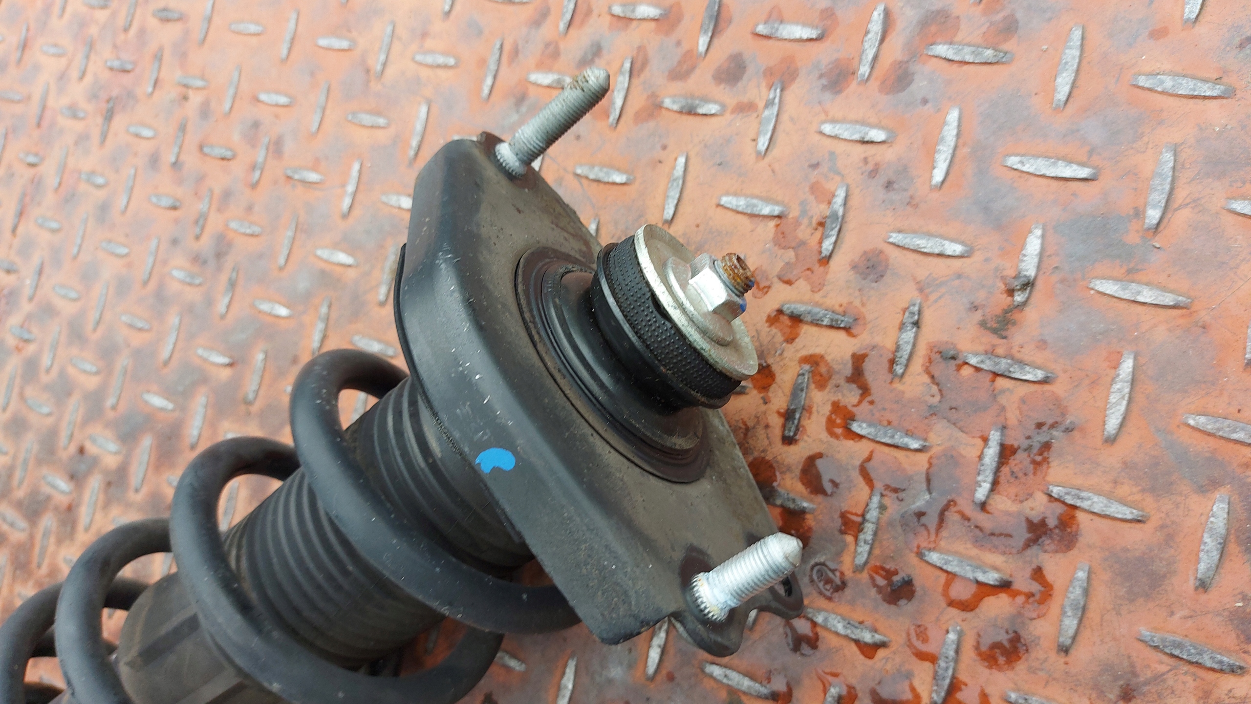 shock absorber right rear part rear TOYOTA COROLLA VERSO II 04