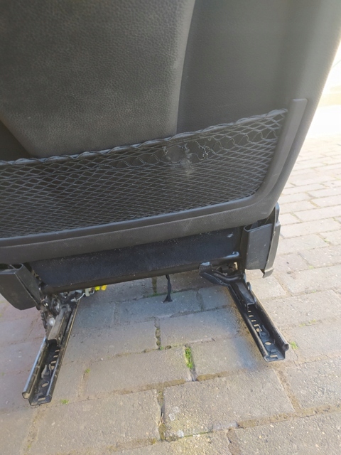 кресло правый передний MERCEDES ML W164