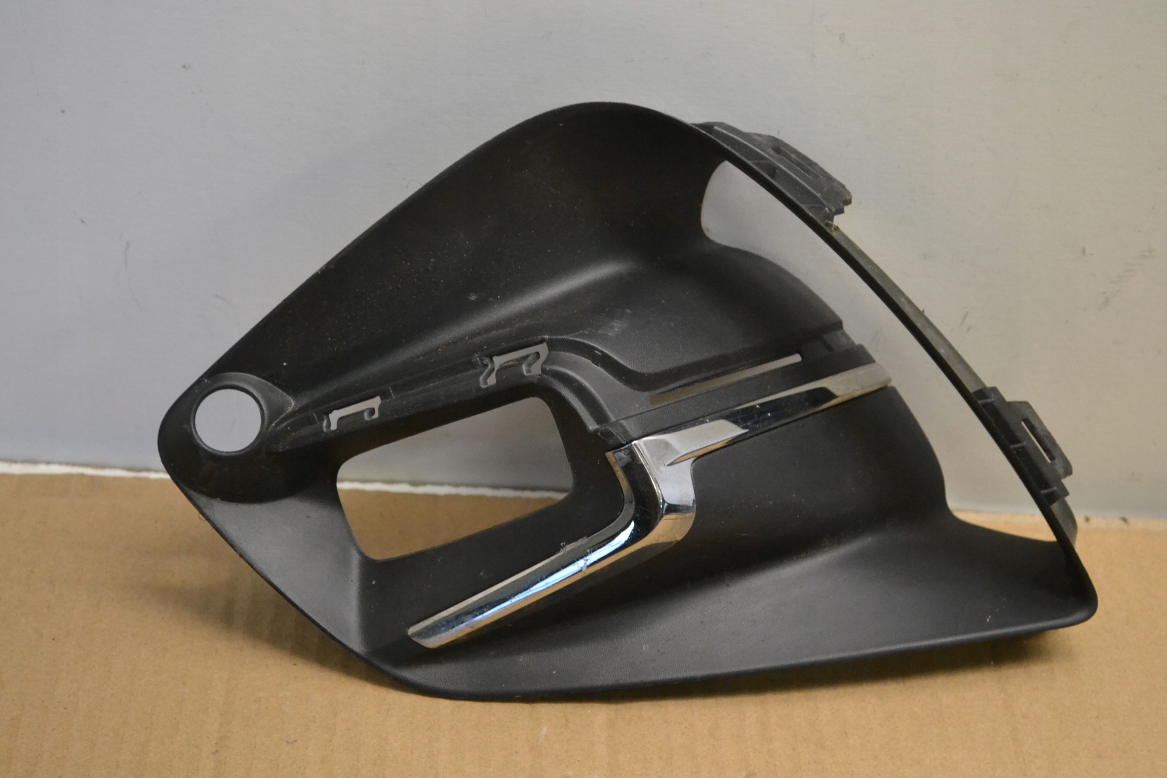 CLIO V 5 2019- left grid grille of a bumper front original 261A34806R