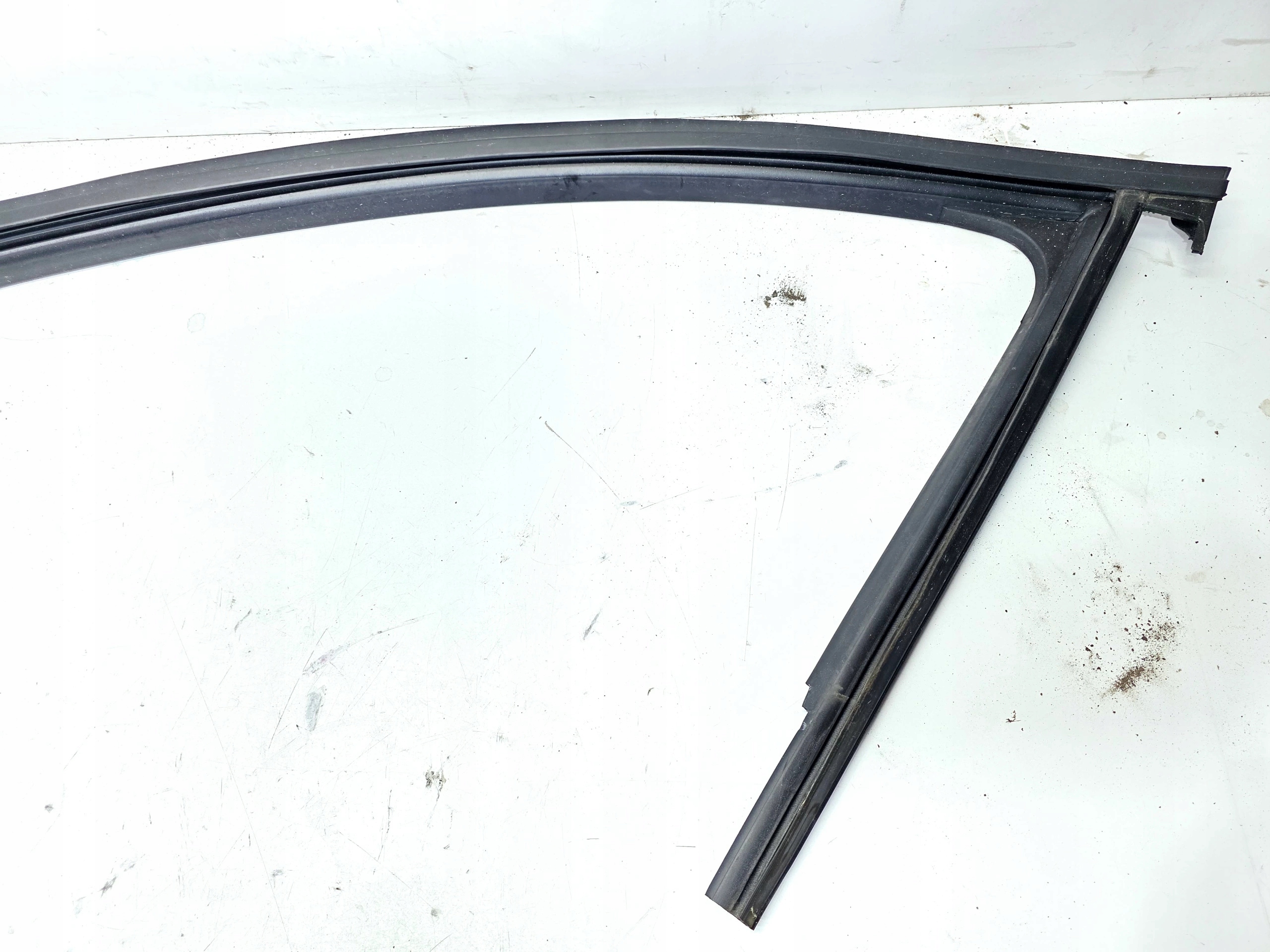 gasket RAMY door PROWADNICA windows left front AUDI Q4 E-TRON 89A837439A