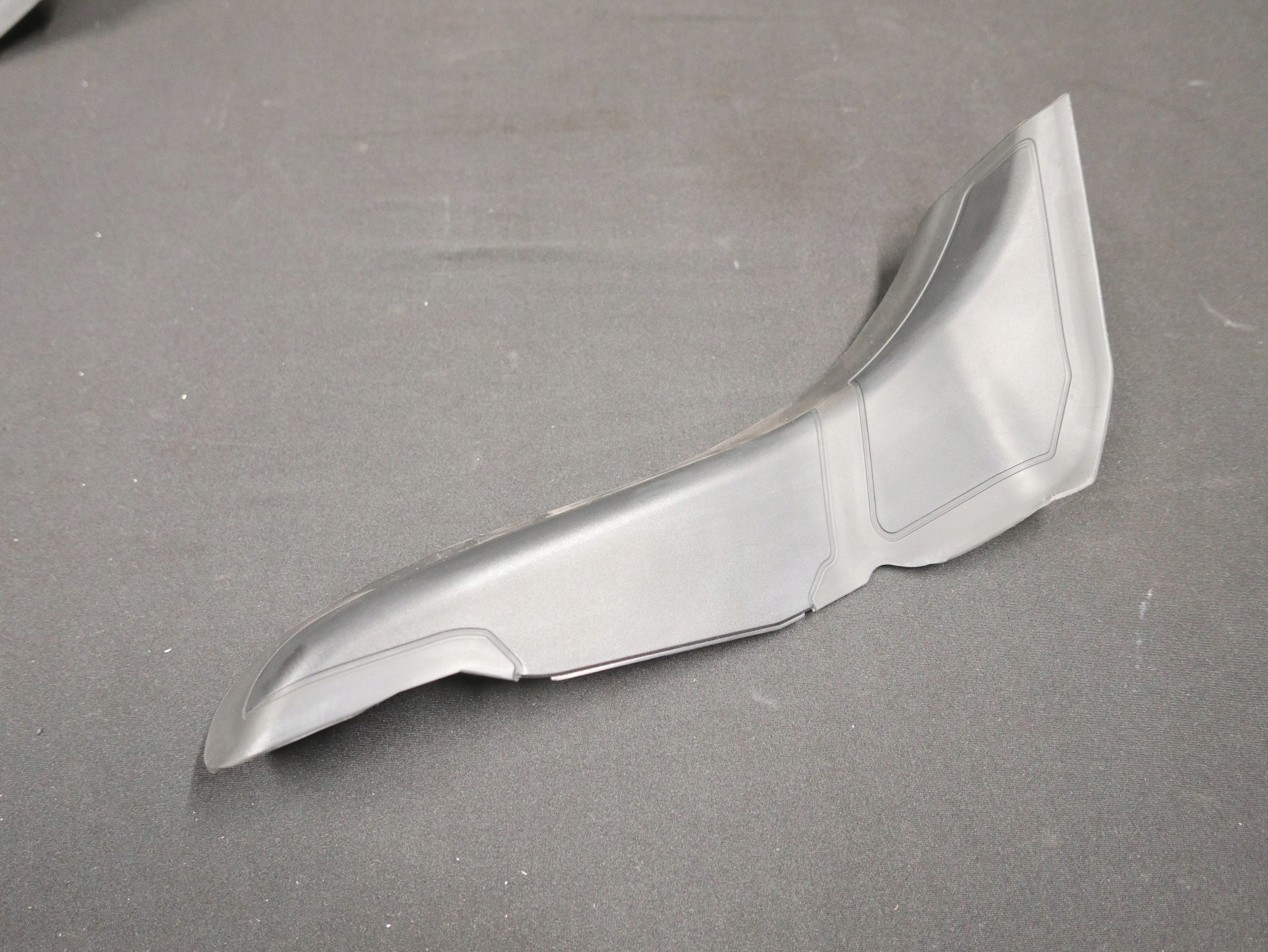 BMW G30 OSŁONA KLAPY BAGAŻNIKA LEWA 7382959