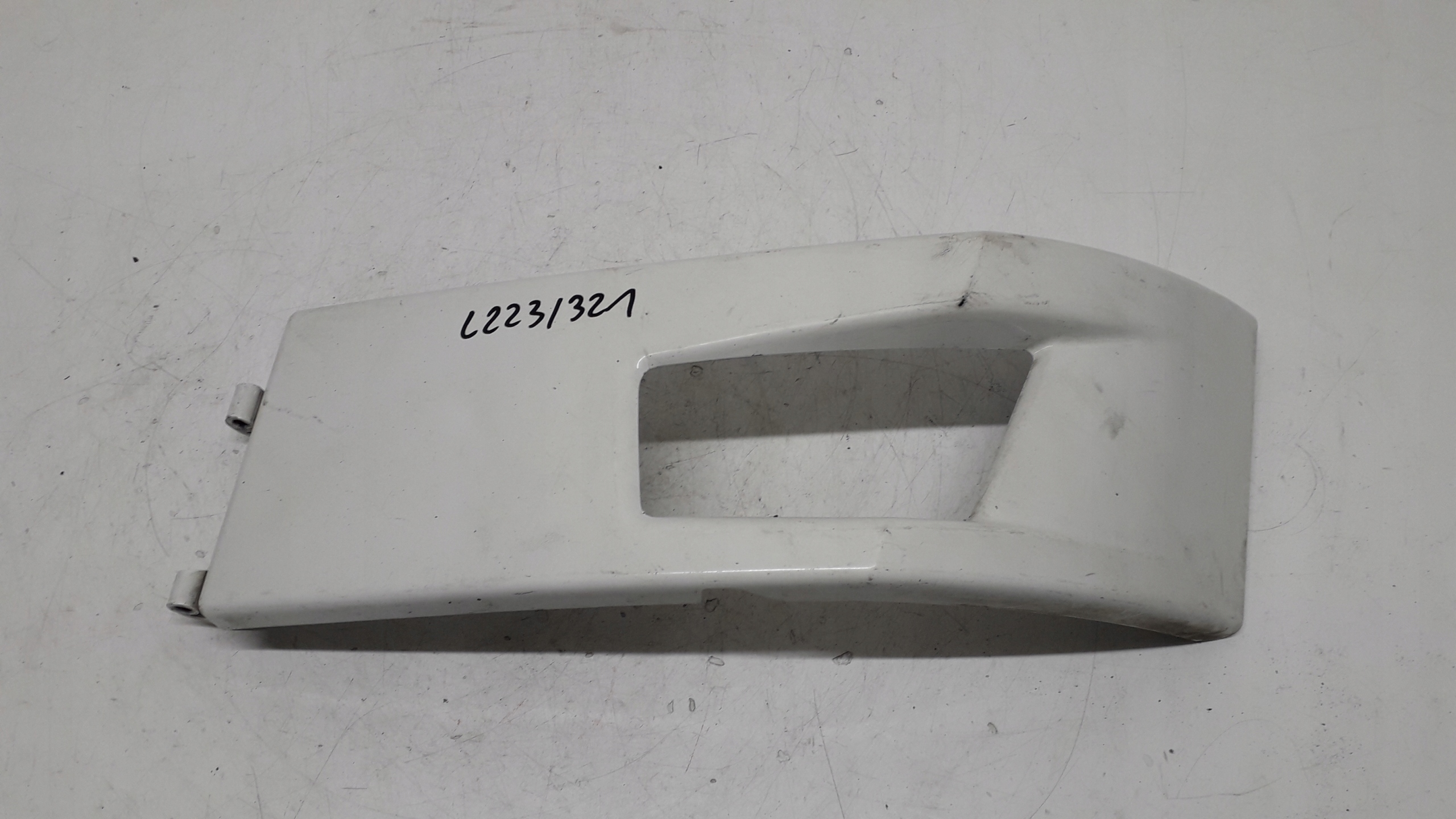 RENAULT RANGE T GAMA RAMKA HALOGENU LEWA 82706550