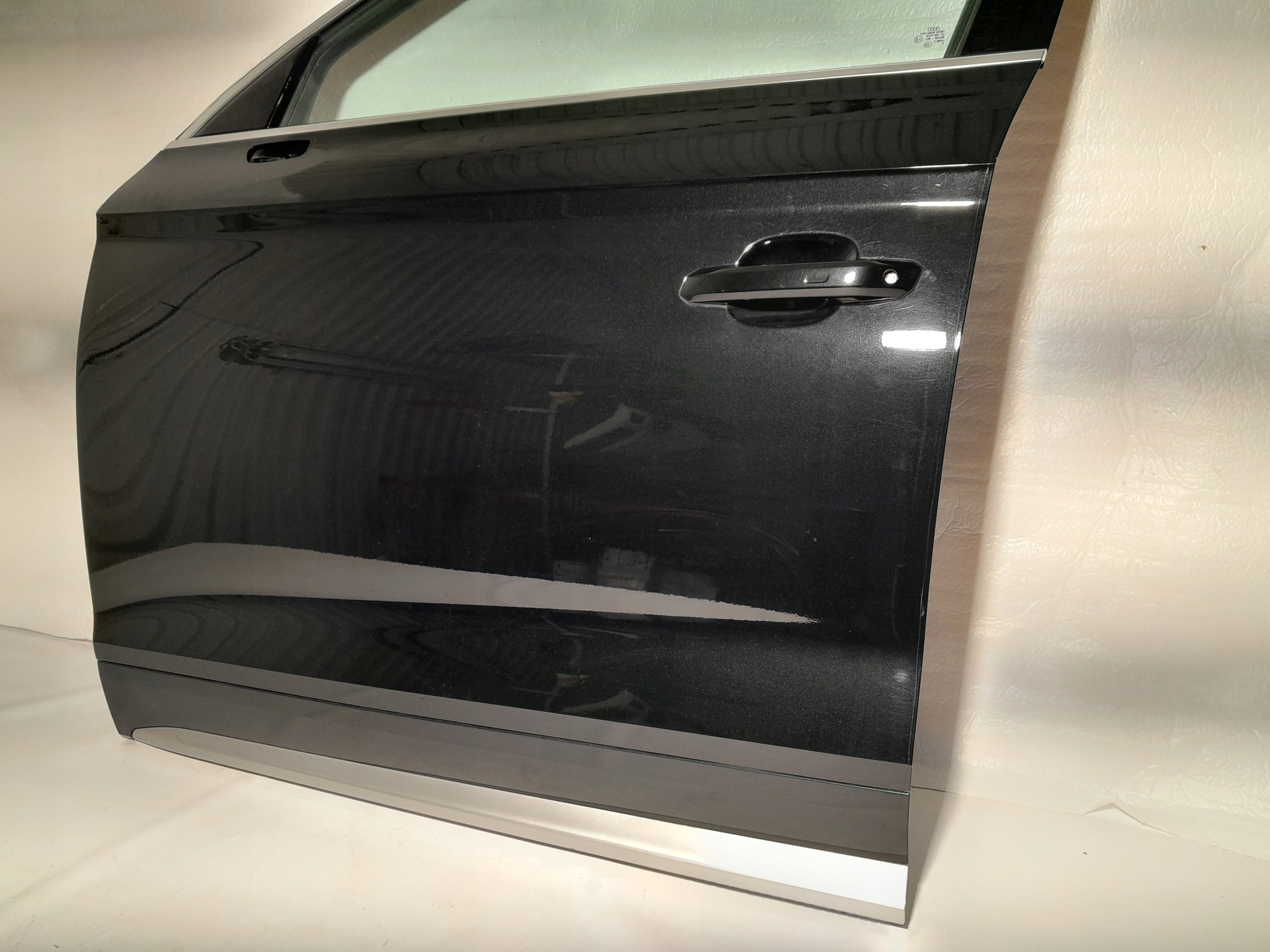 AUDI Q5 II 80A DRZWI LEWY PRZÓD LY9T Typ samochodu 4x4/SUV Samochody osobowe