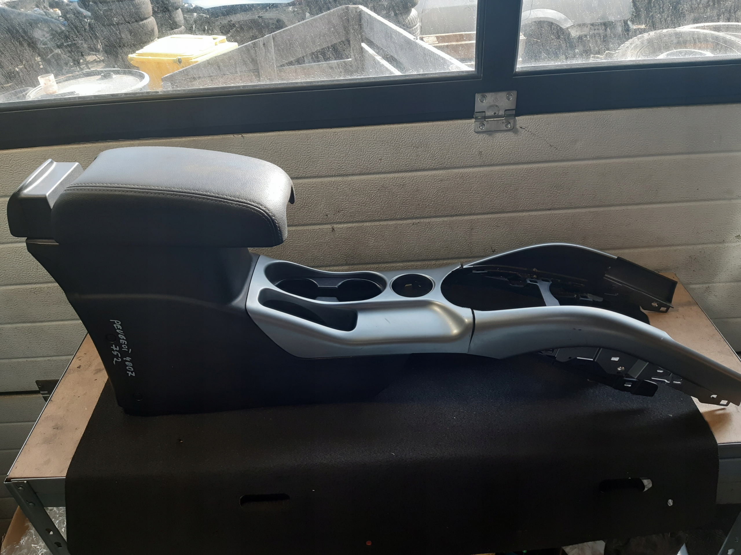 TUNEL ŚRODKOWY PODŁOKIETNIK EU PEUGEOT 4007