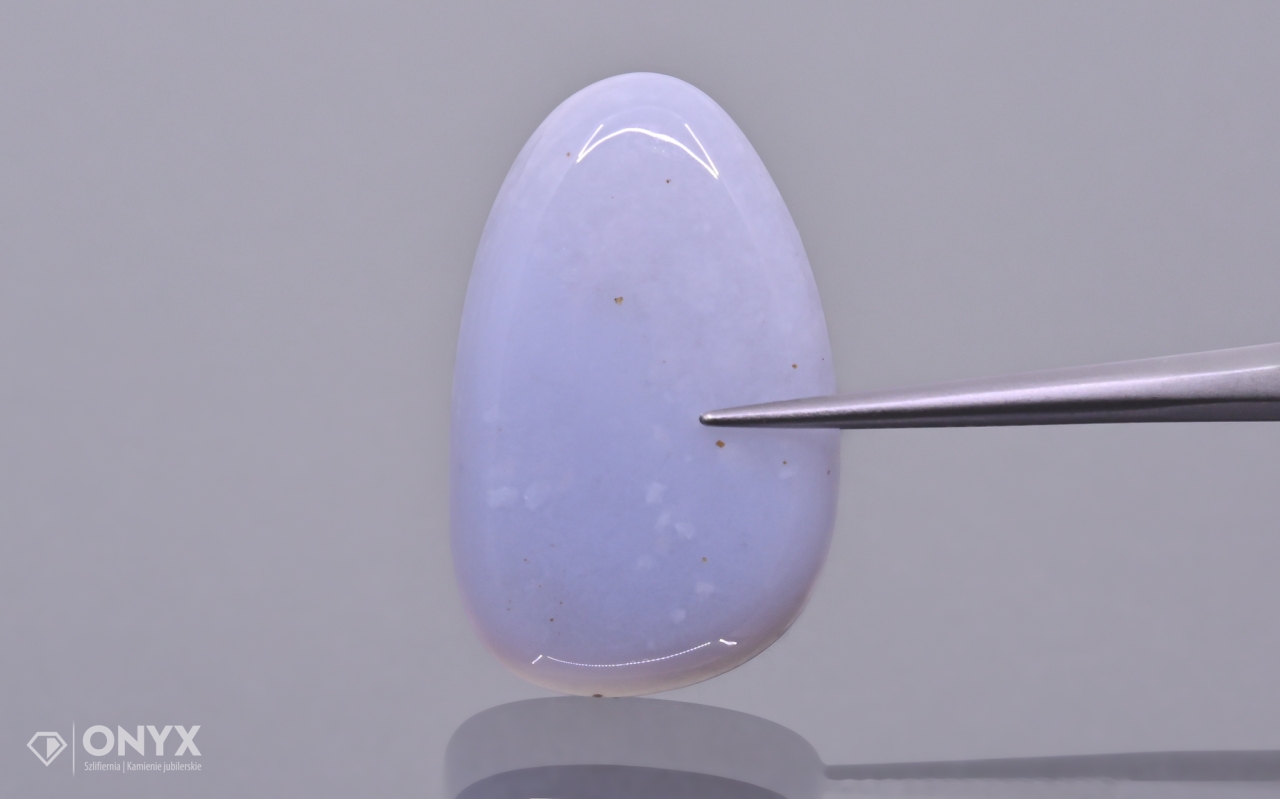 Chalcedon modrá konvexní nepravidelná destička 25,5x16 mm