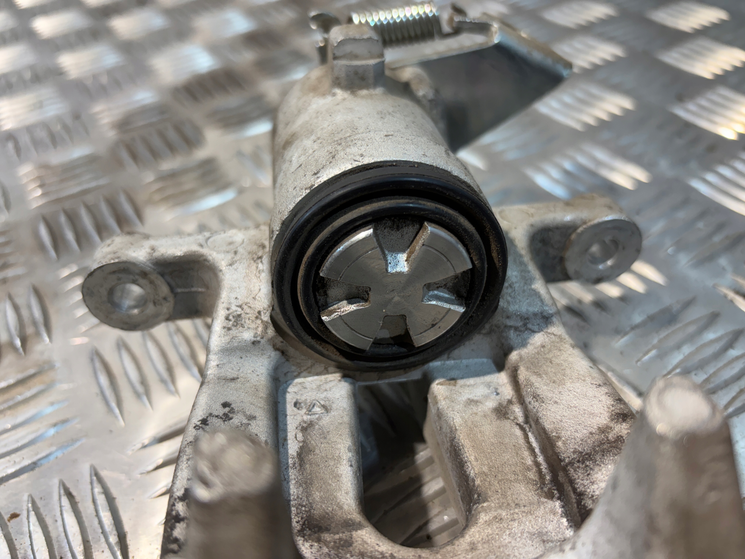 caliper brake left rear part Renault Scenic II 2