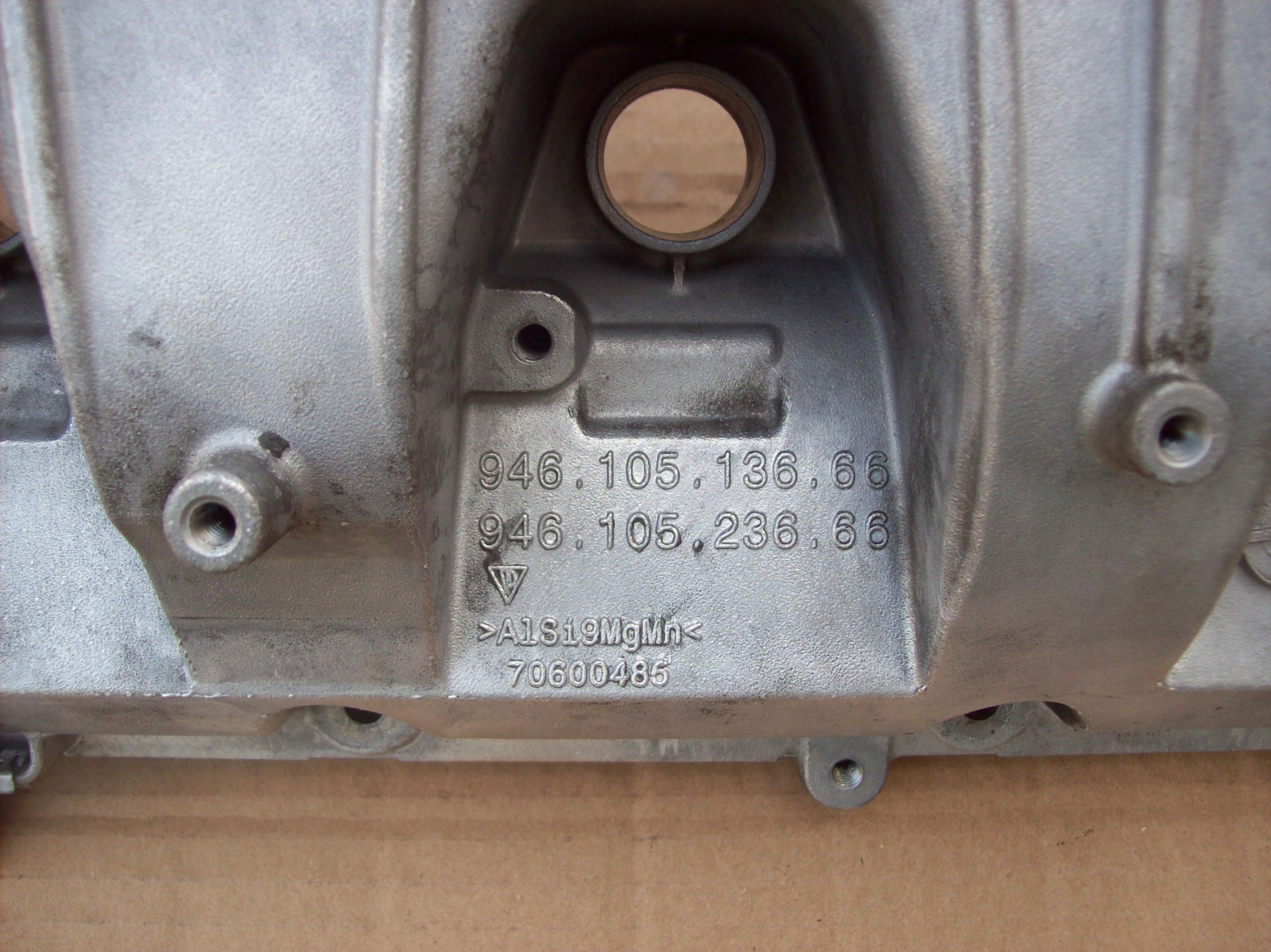 PORSCHE MACAN GTS 3.0 DCN POKRYWA ZAWORÓW Numer katalogowy części 94610513666