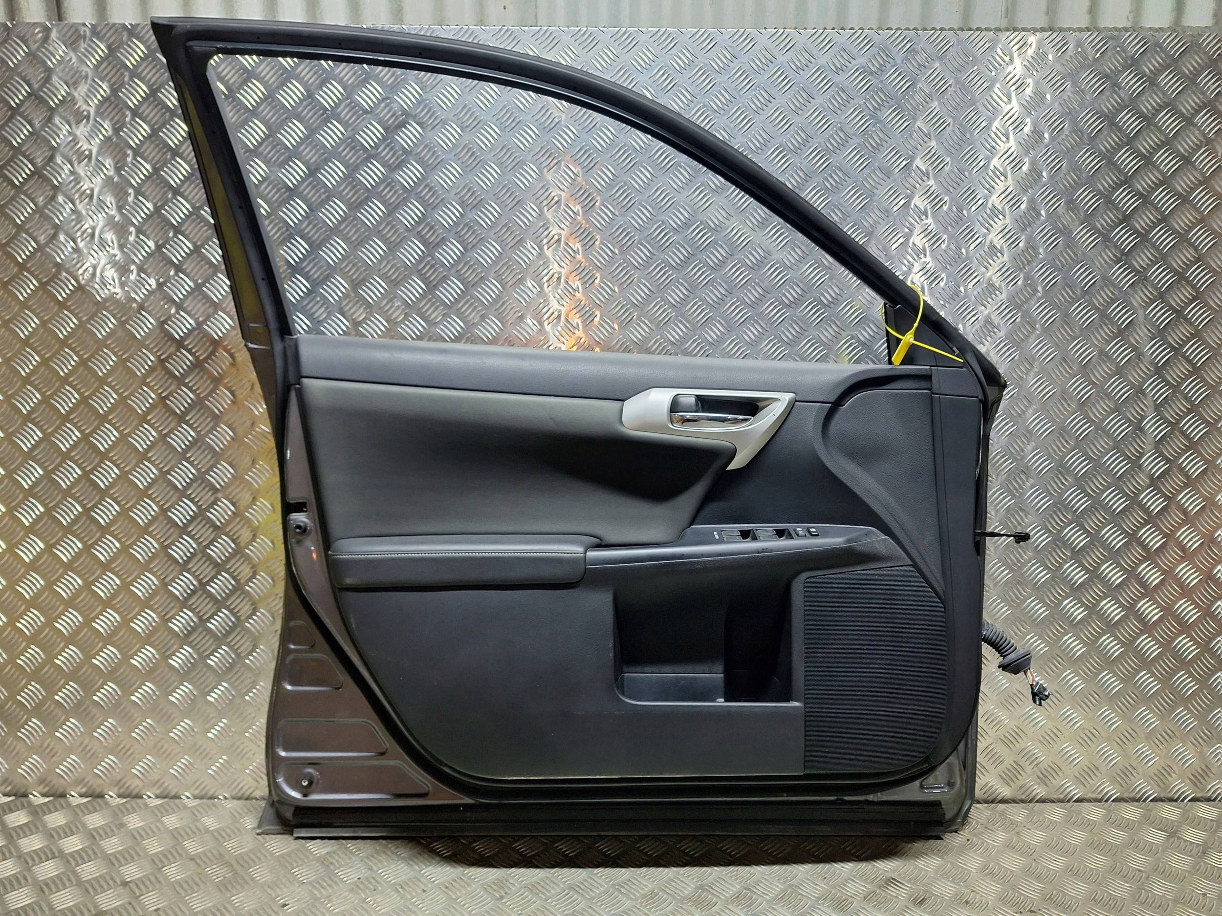 door left front LEXUS CT 2010-2022 complete