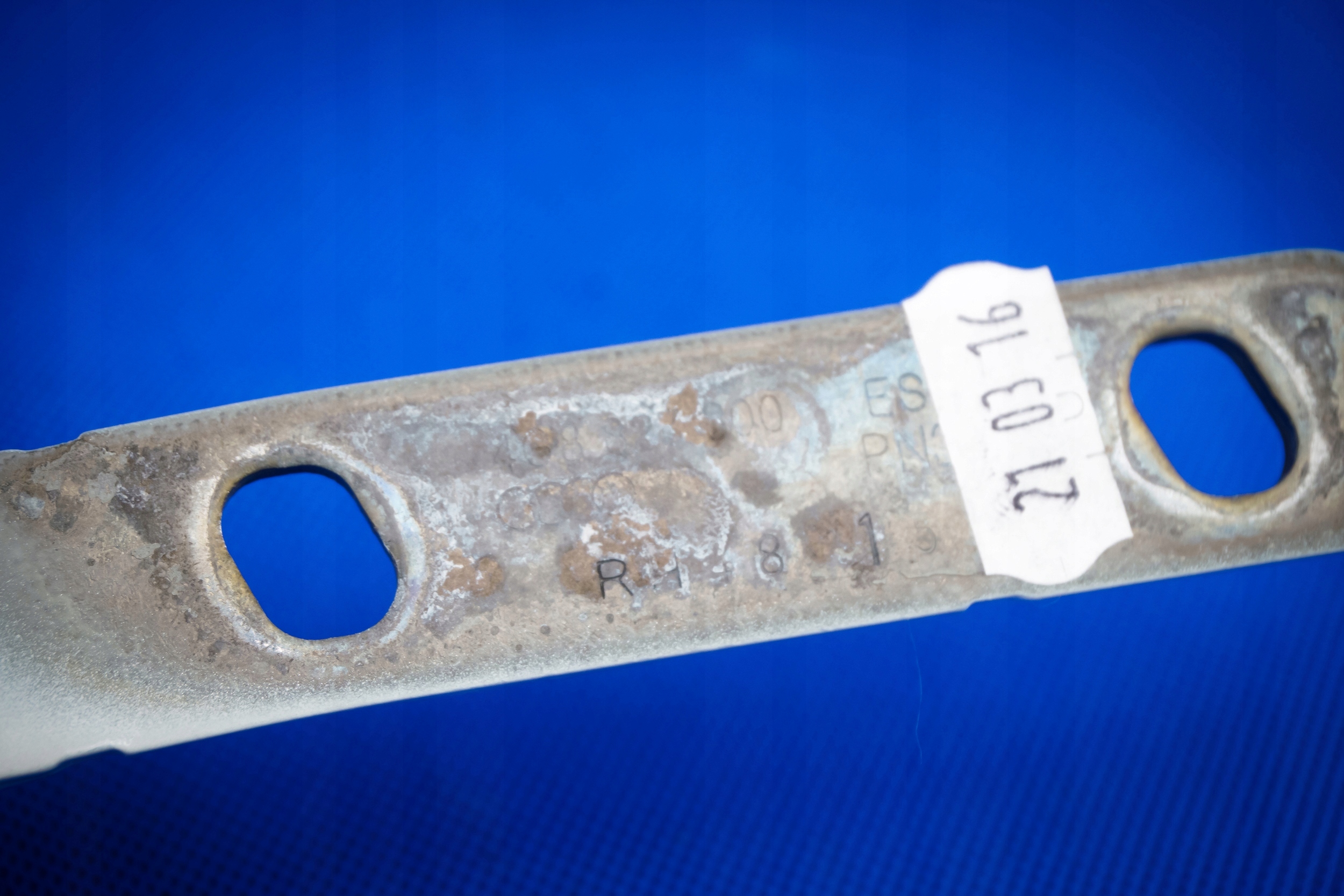 Charnière Arrière du capot Droite Audi A7 S7 RS7 4G8827300