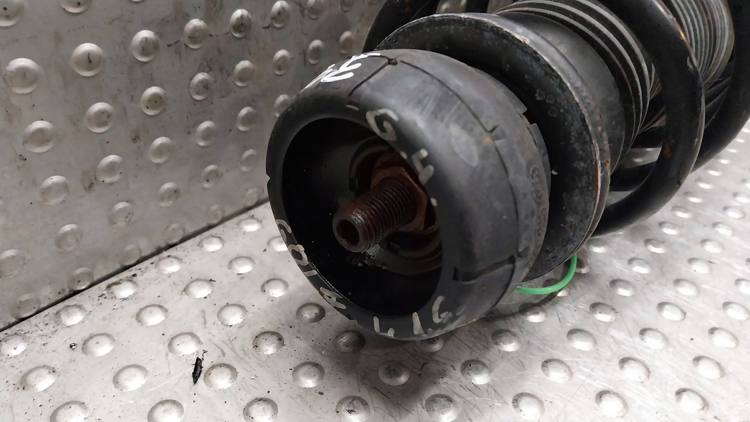 shock absorber left right front 1J0413031AM VW GOLF IV LEON and OCTAVIA and A3 8L