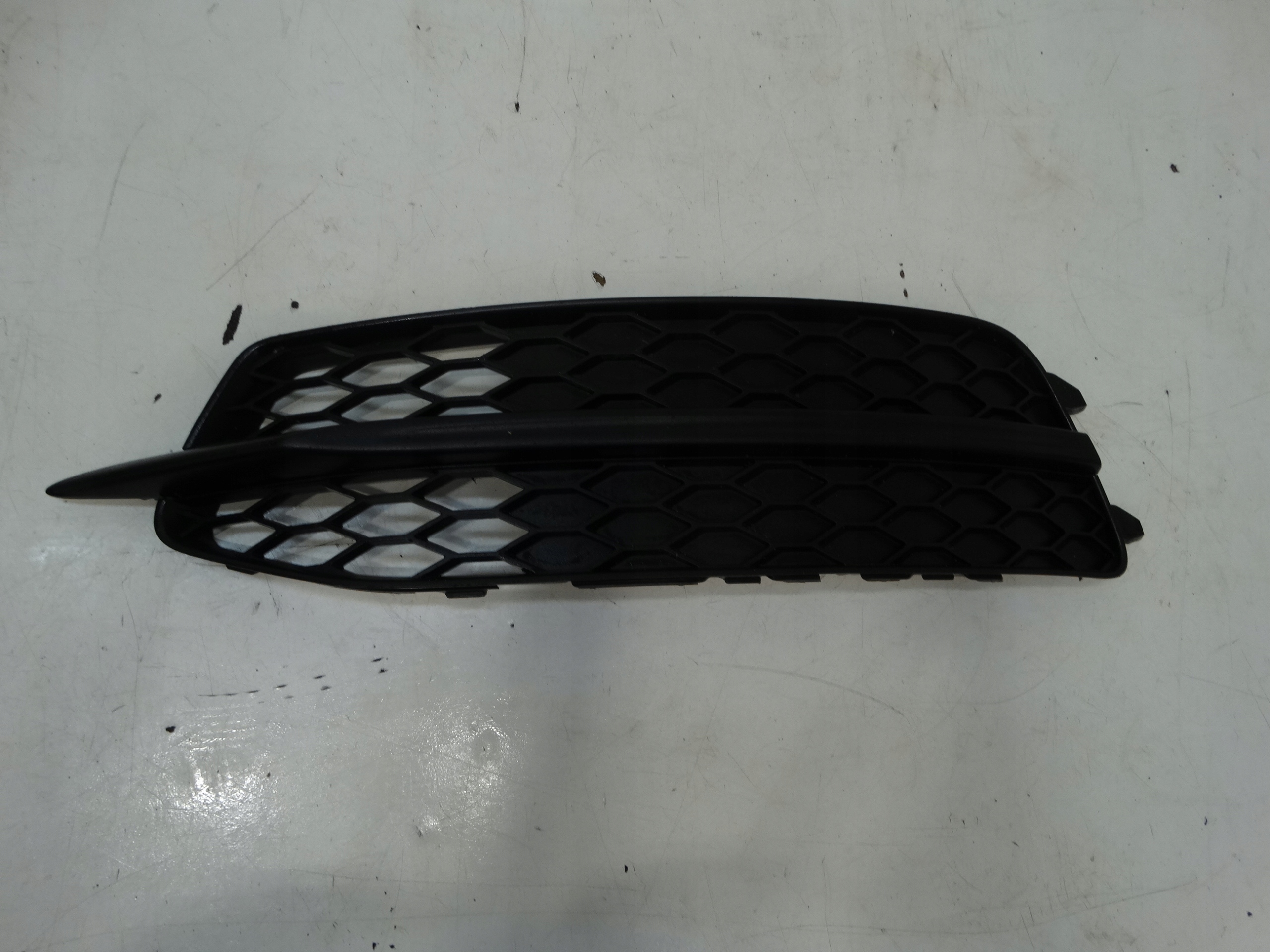 grid spoiler grille of a bumper left AUDI A6 C7 4G0807681D