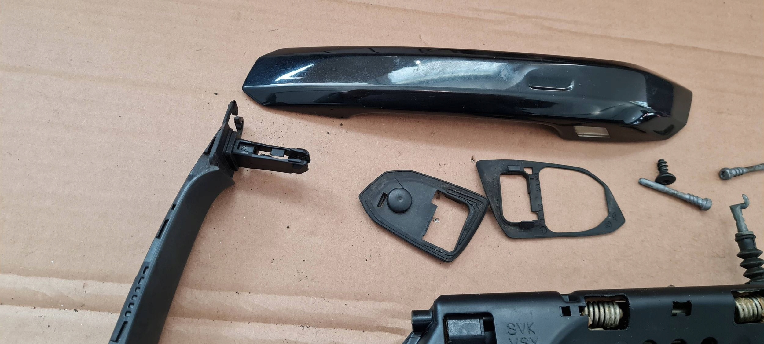 A4 B9 8W LIFT handle door left left rear part below KESSY LY9T A5 8W