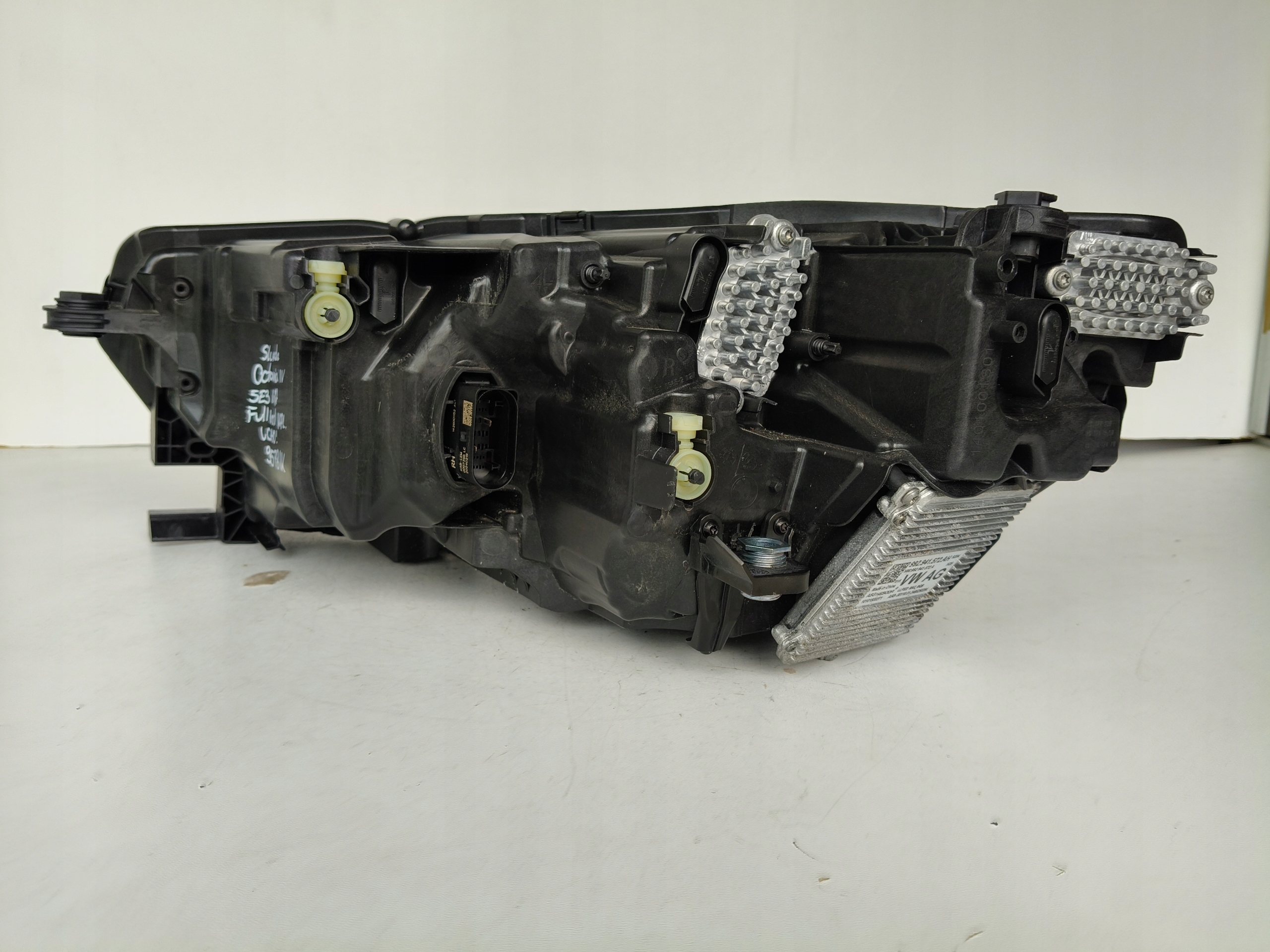 light right REFLEKTOR SKODA OCTAVIA IV 4 5E3 23- LIFT FULL LED