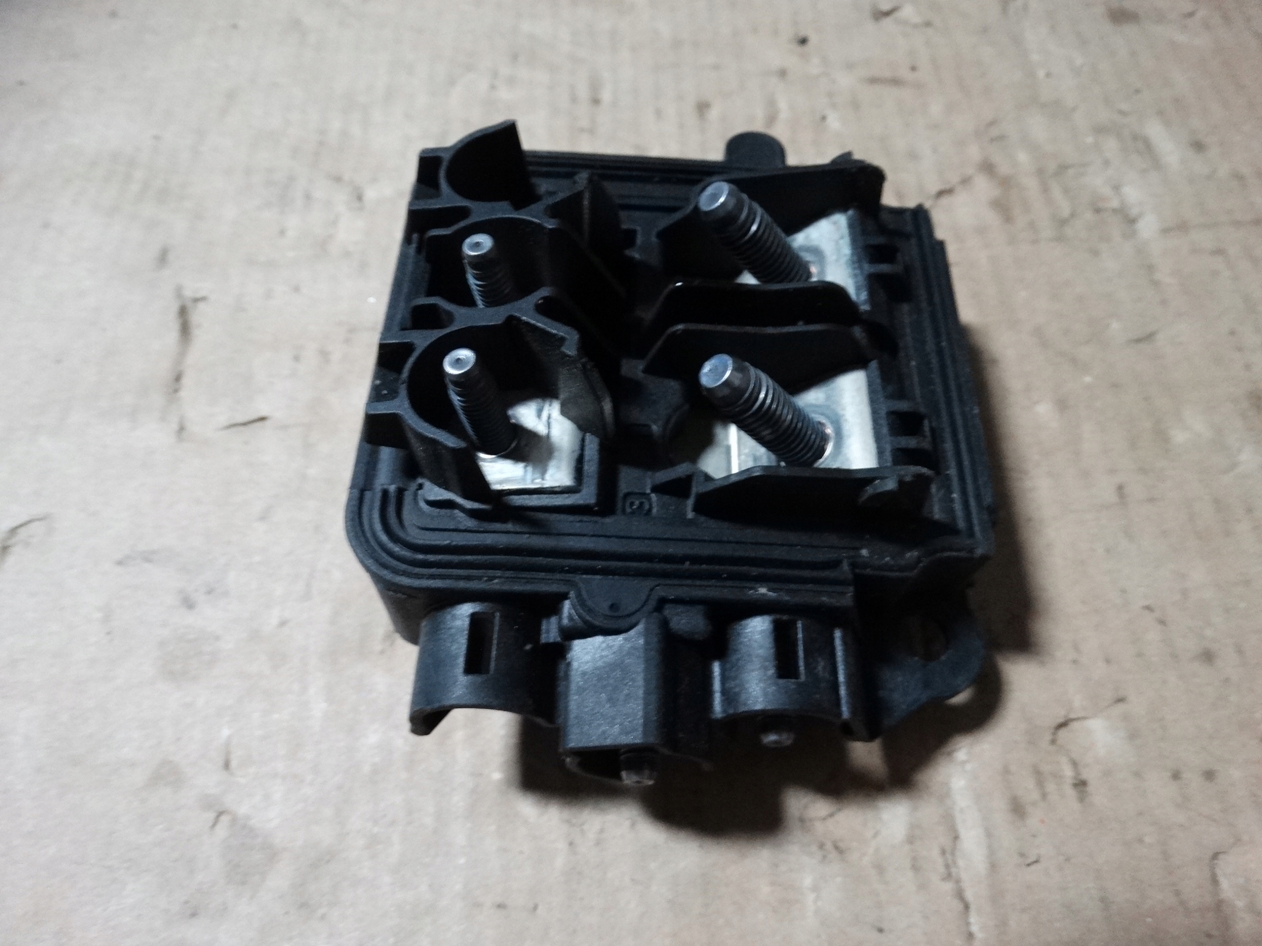 IDEALNA compartment PRADOWA MERCEDES W205 W213 W253 1
