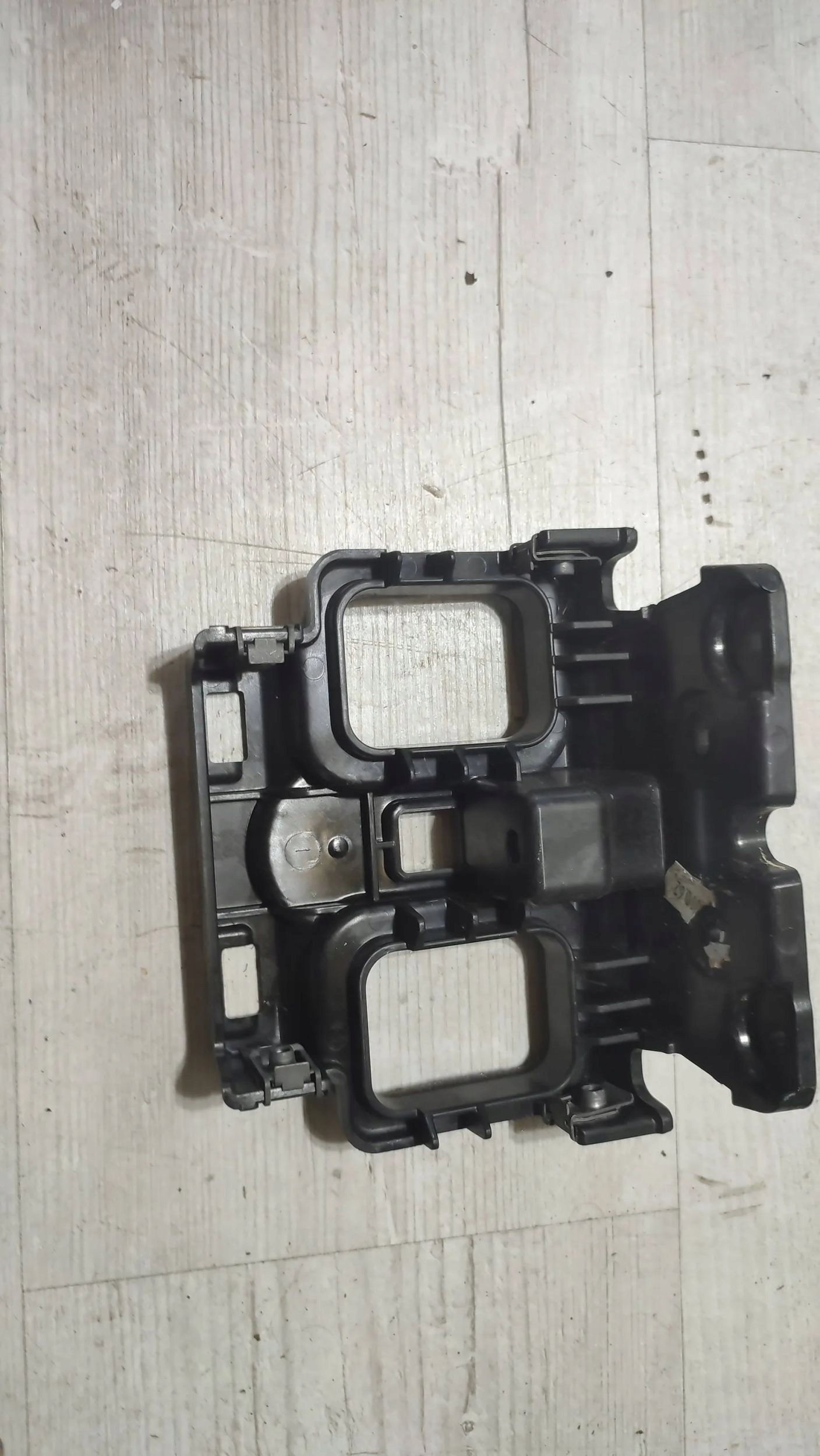 Peugeot 508 II 22r 1.2 Halter tunel mitte